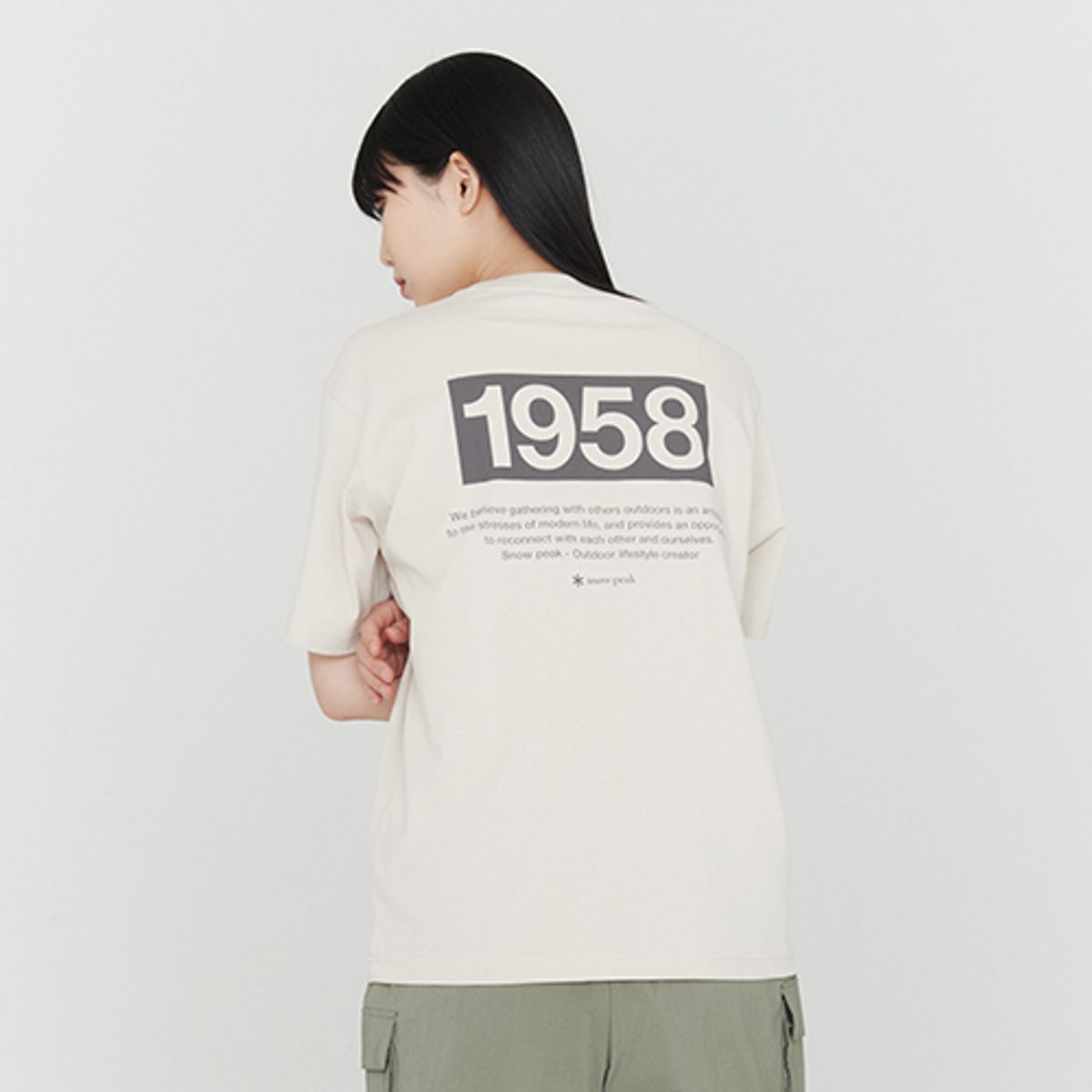 스노우피크 어패럴(SNOWPEAK APPAREL) 1958 그래픽 백 티셔츠 Light Beige (S22MURTS57)