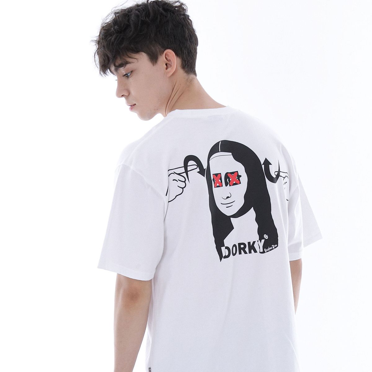 돌키(DORKY) 공황 모나리자 반팔 화이트