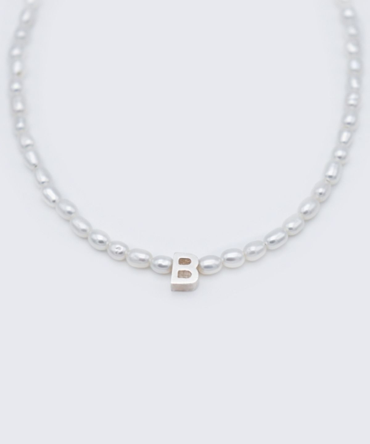 봉보(BONBEAU) Silver initial water pearl Necklace 실버 이니셜 쌀알 4mm 담수 진주 목걸이
