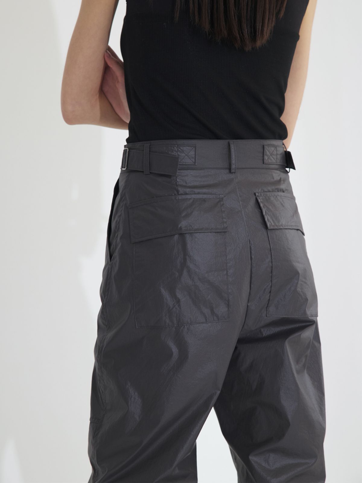 오이소엘(OESOEL) Coated nylon trousers - charcoal