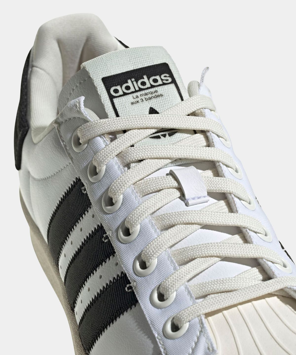 아디다스(ADIDAS) 슈퍼스타 x PARLEY - 화이트:블랙 / GV7615