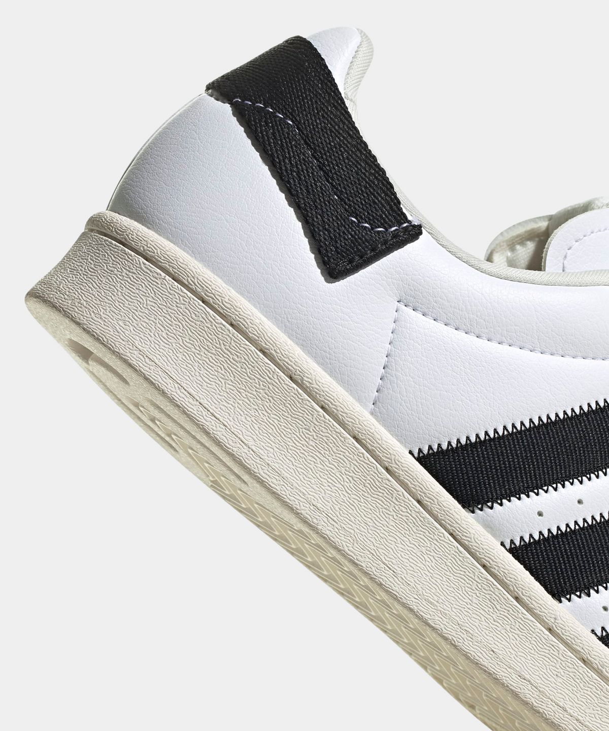 아디다스(ADIDAS) 슈퍼스타 x PARLEY - 화이트:블랙 / GV7615