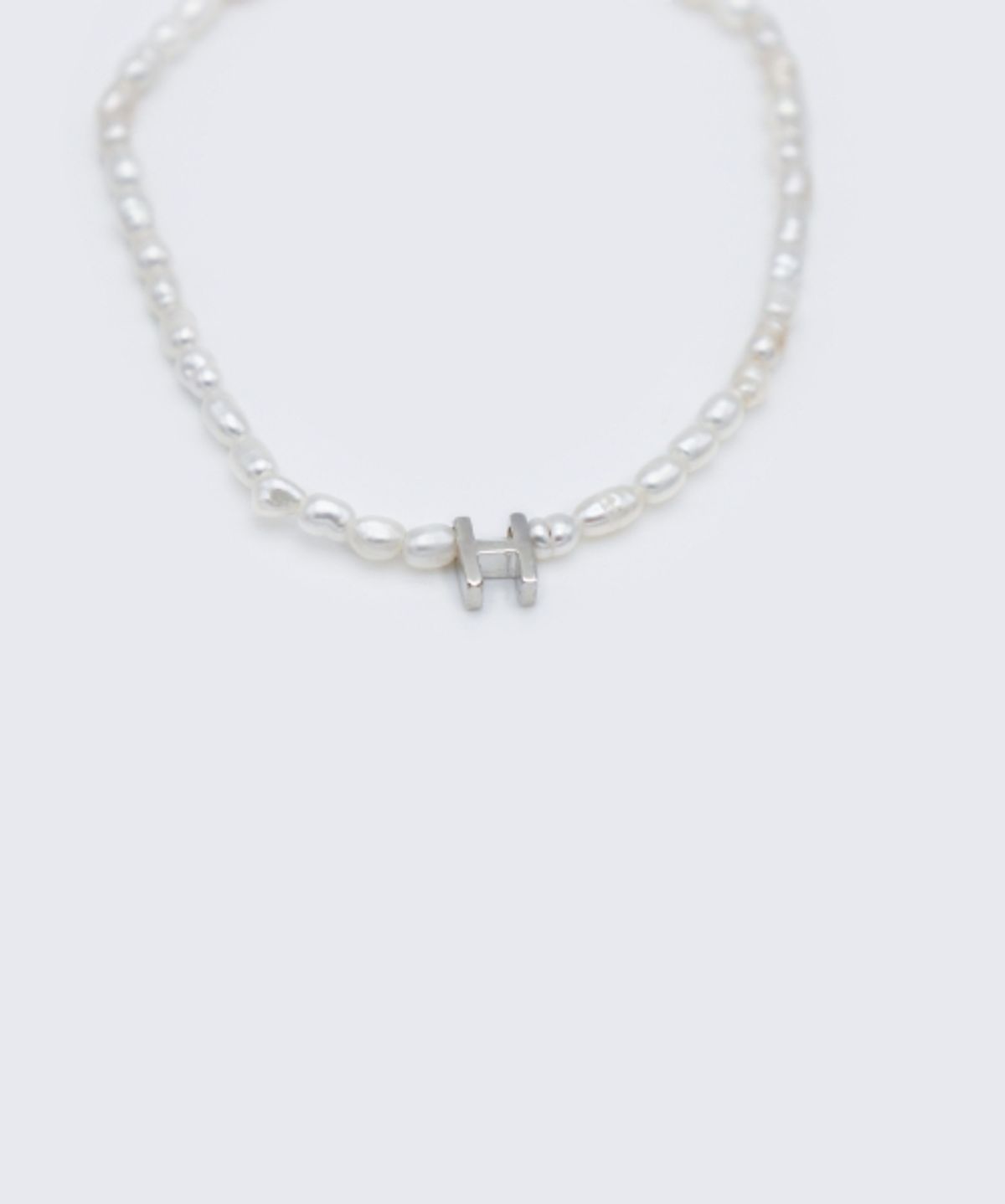 봉보(BONBEAU) Silver initial water pearl Bracelet 실버 이니셜 쌀알 담수 진주 밴딩 팔찌