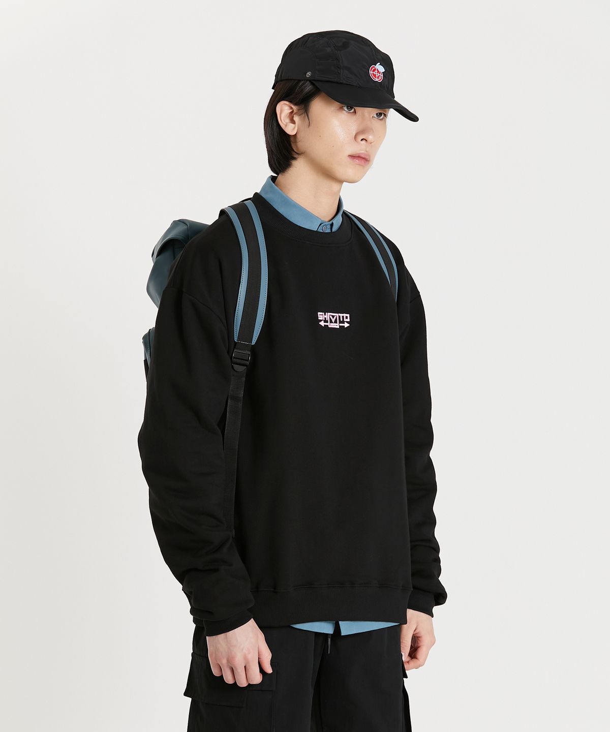 슈브토(SHVTO) 로고 스웨트셔츠 블랙