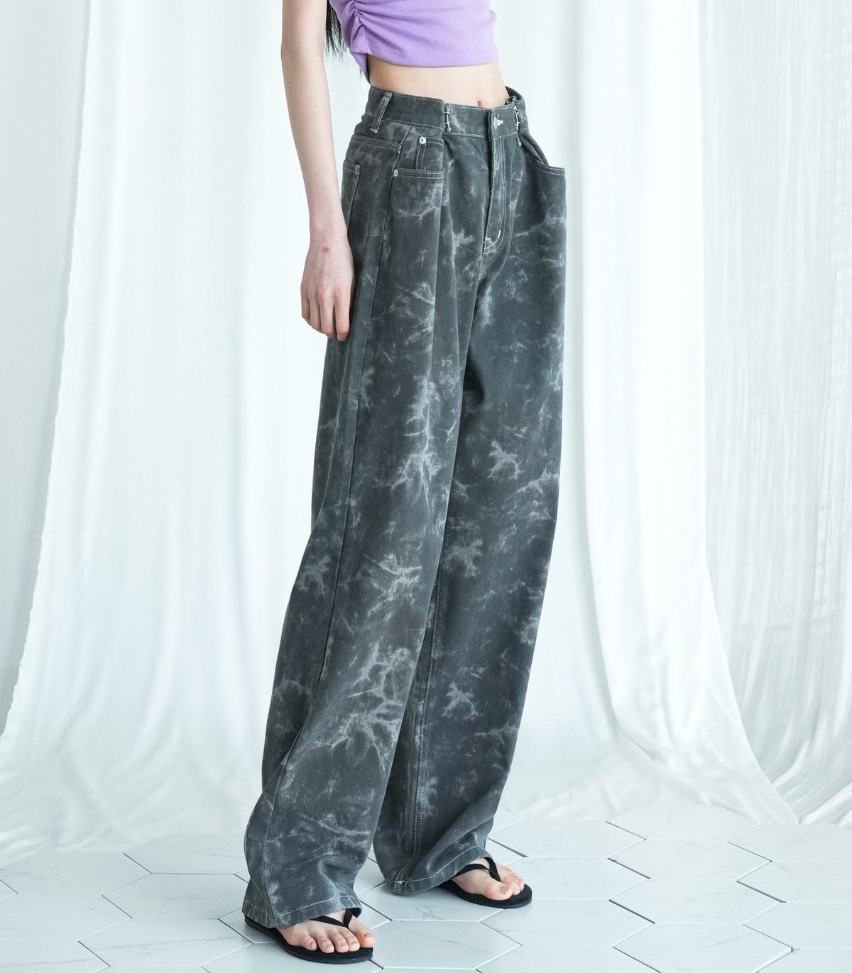 어반드레스(AVANDRESS) BUCKLE WIDE DENIM PANTS CLOUDBLACK