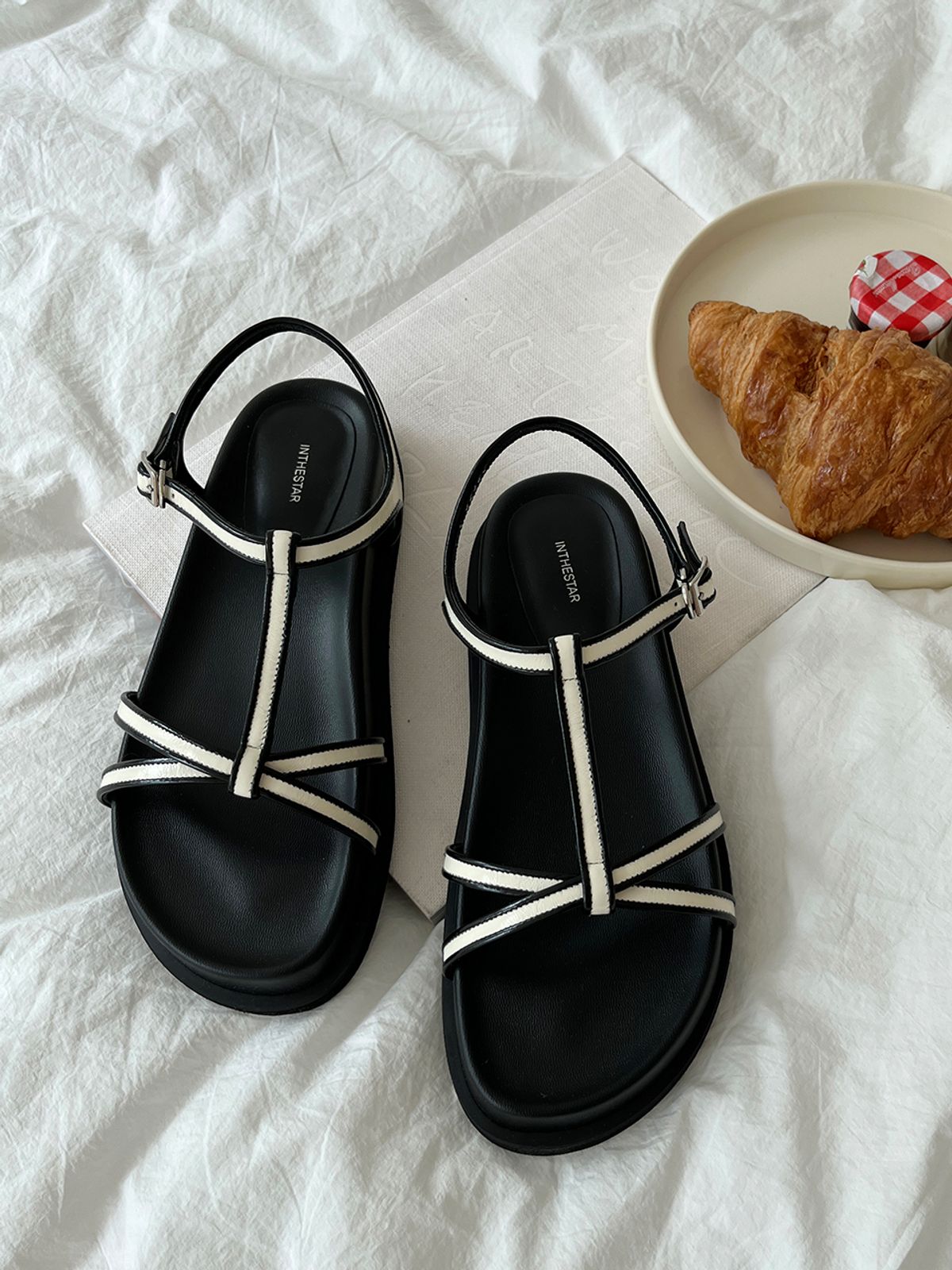 인더스타(INTHESTAR) IS_221352 Line T-Strap Sandals (3COLORS)