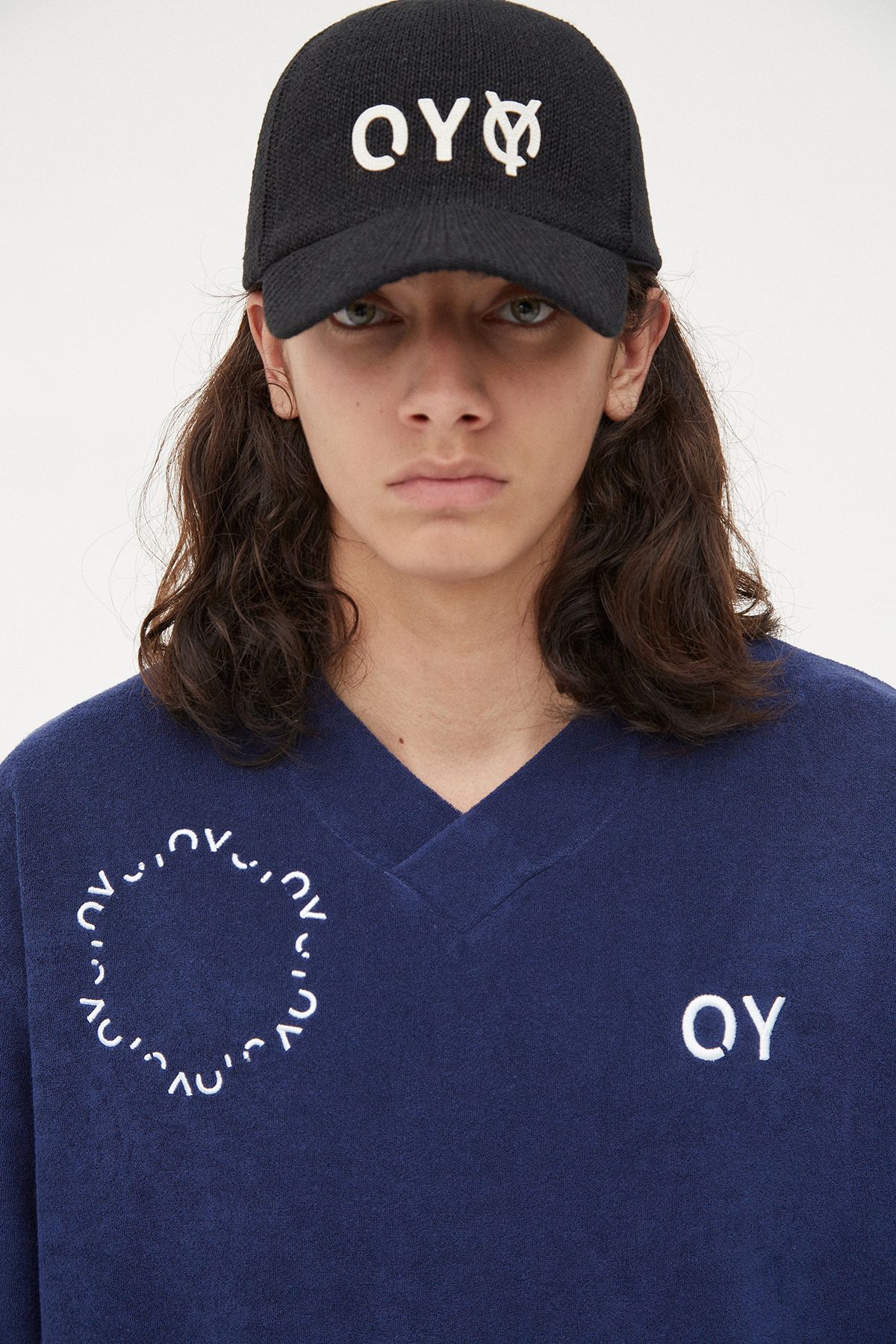 오픈야드(오와이)(OPENYARD(OY)) 테리 라운드 로고 브이넥 티-네이비
