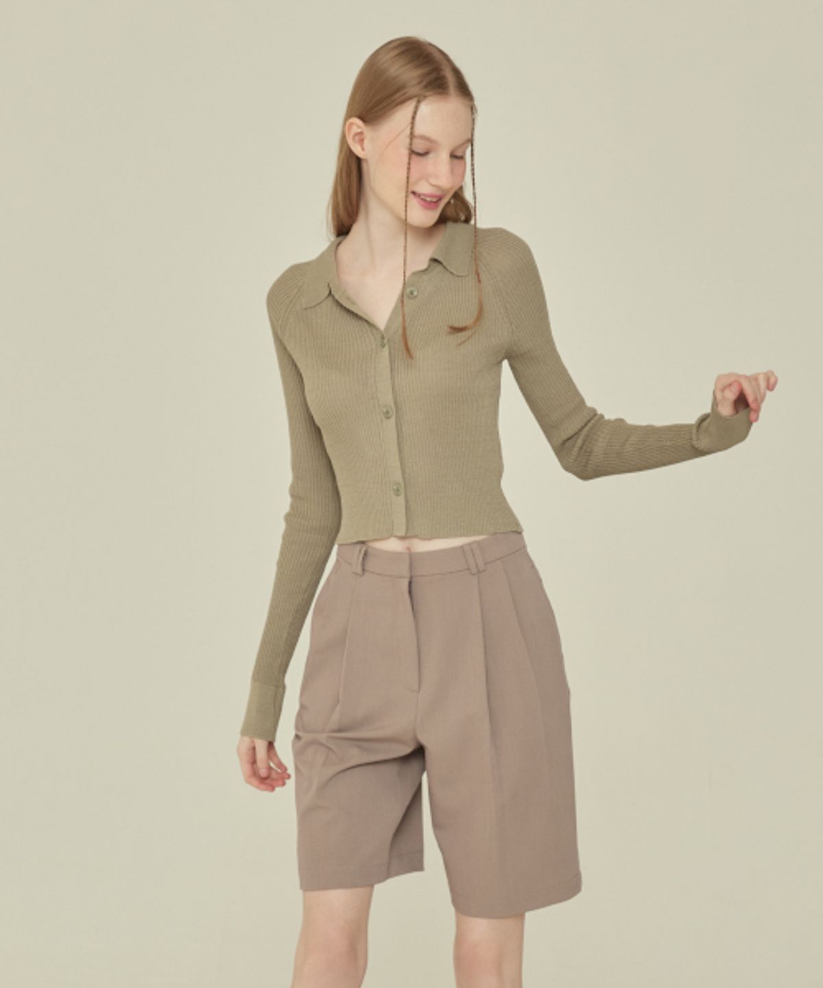 꾸아페(QUAFE) TWO TUCK BERMUDA PANTS_Latte brown