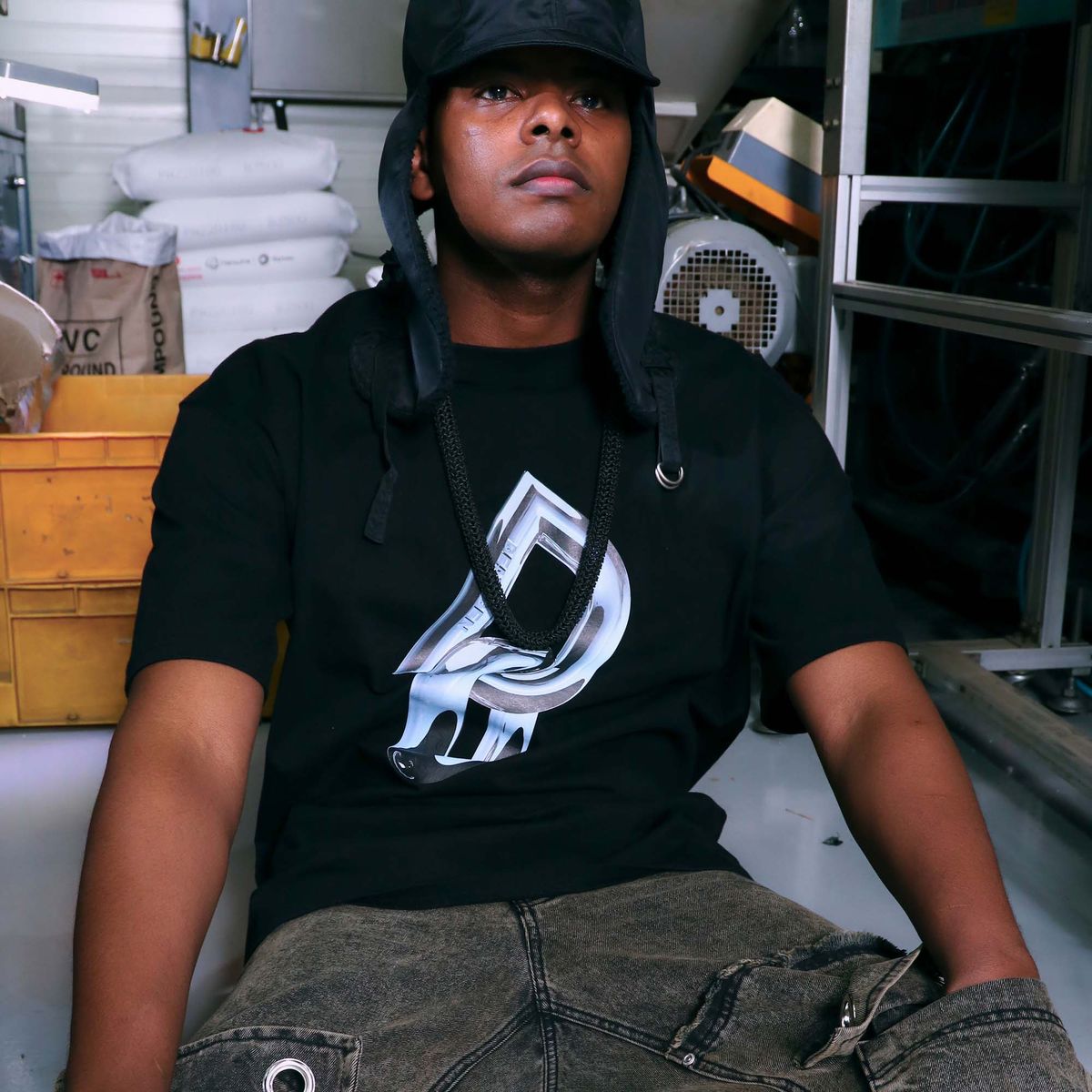 디메이든(DEMADEN) D RING GRAPHIC 1/2 T-SHIRT BLACK