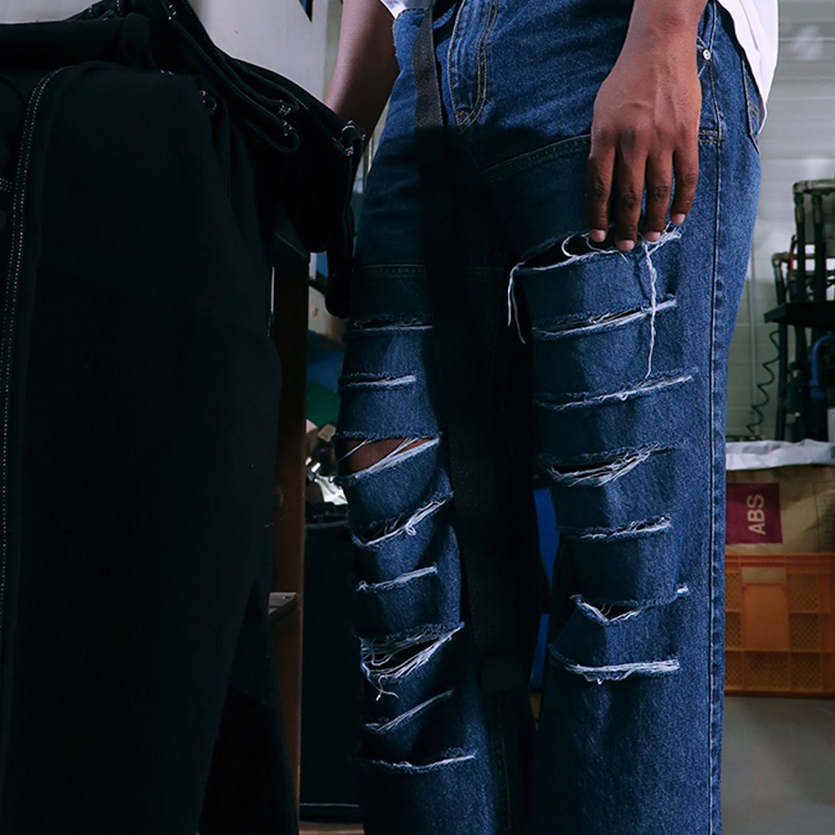 디메이든(DEMADEN) STRAIGHT CUTTING DEEP BLUE DENIM PANTS