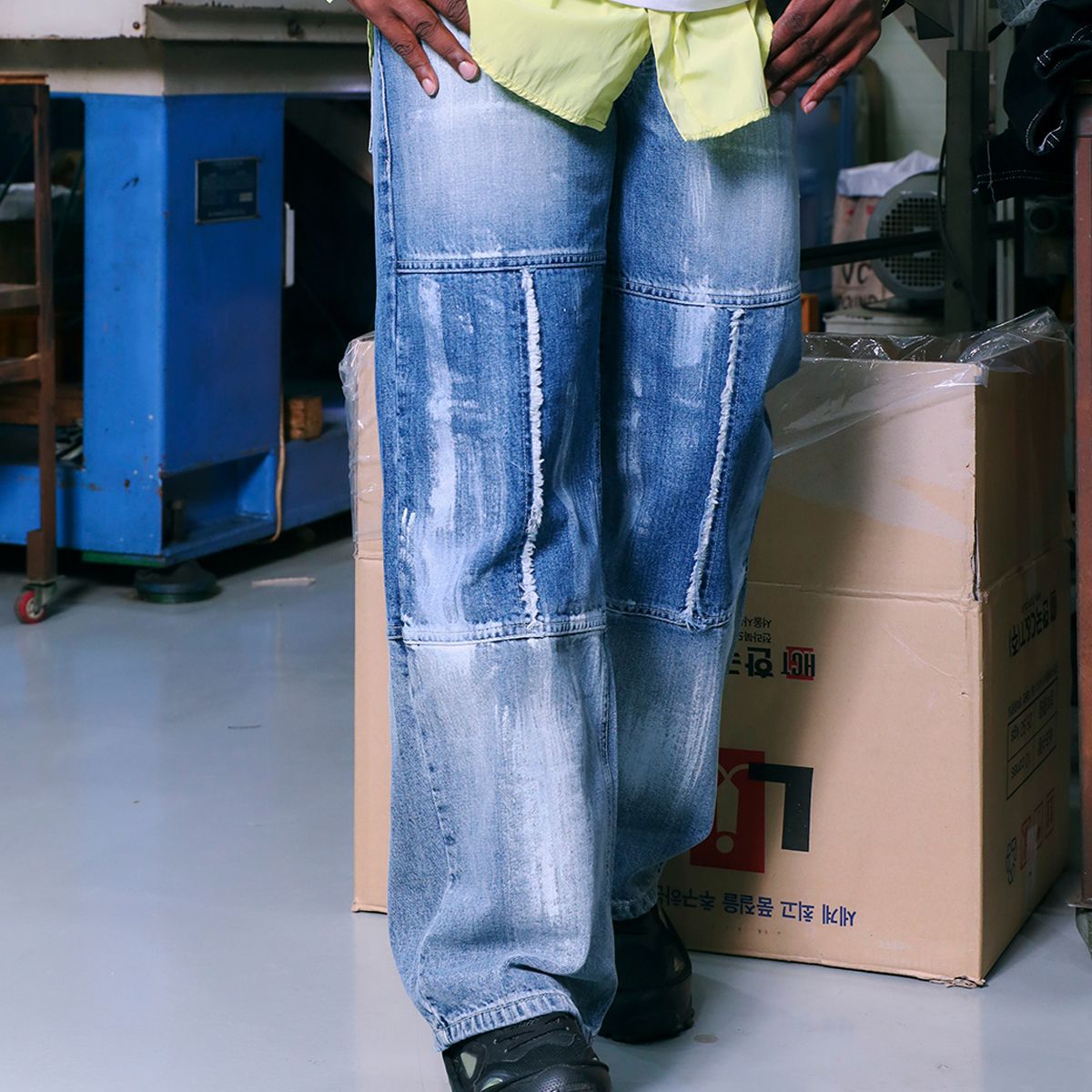디메이든(DEMADEN) SEPARATE CUTTING WIDE HAND BRUSHED DENIM PANTS BLUE