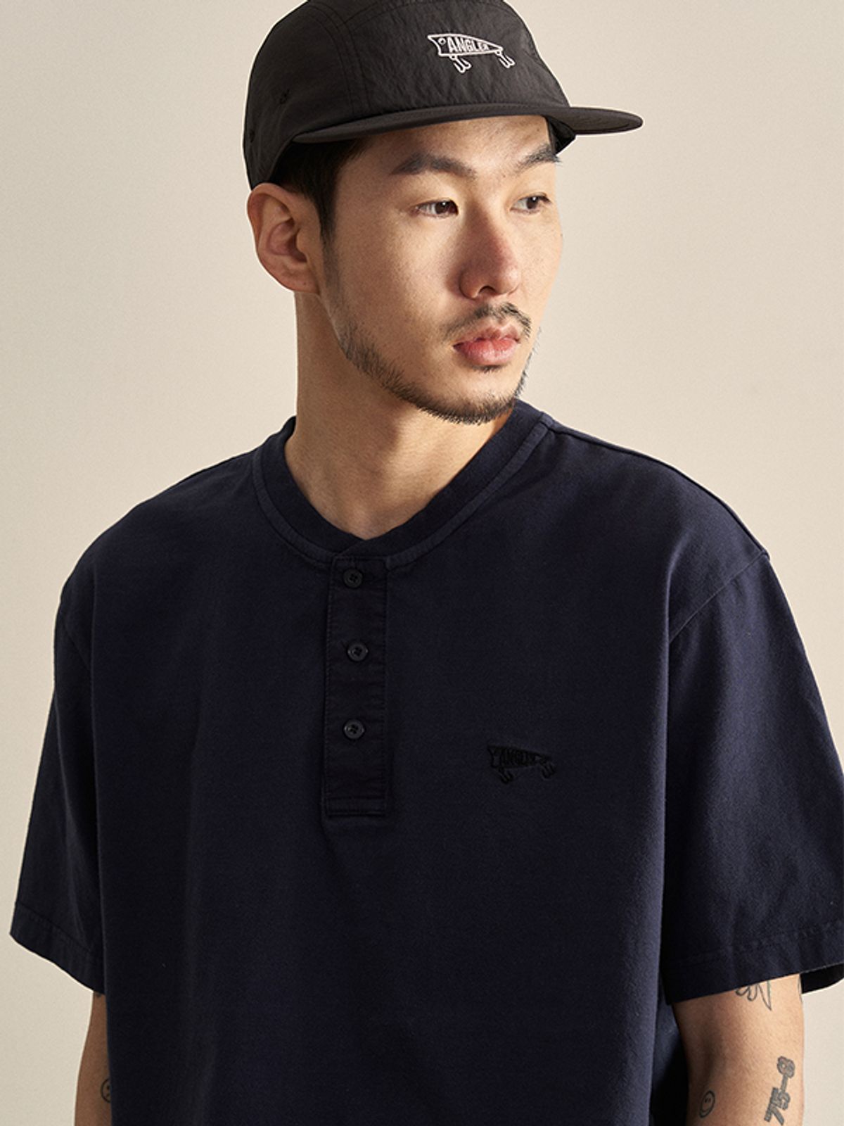 힐리먼트(HELEMENT) 헨리넥 피그먼트 반팔티셔츠 (Navy)
