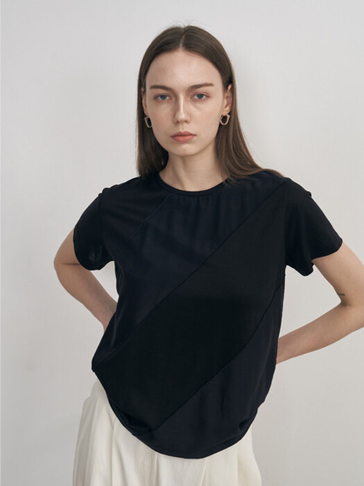 네벨에브리웨어(NEBELEVERYWEAR) SILK COMBI TEE_BLACK