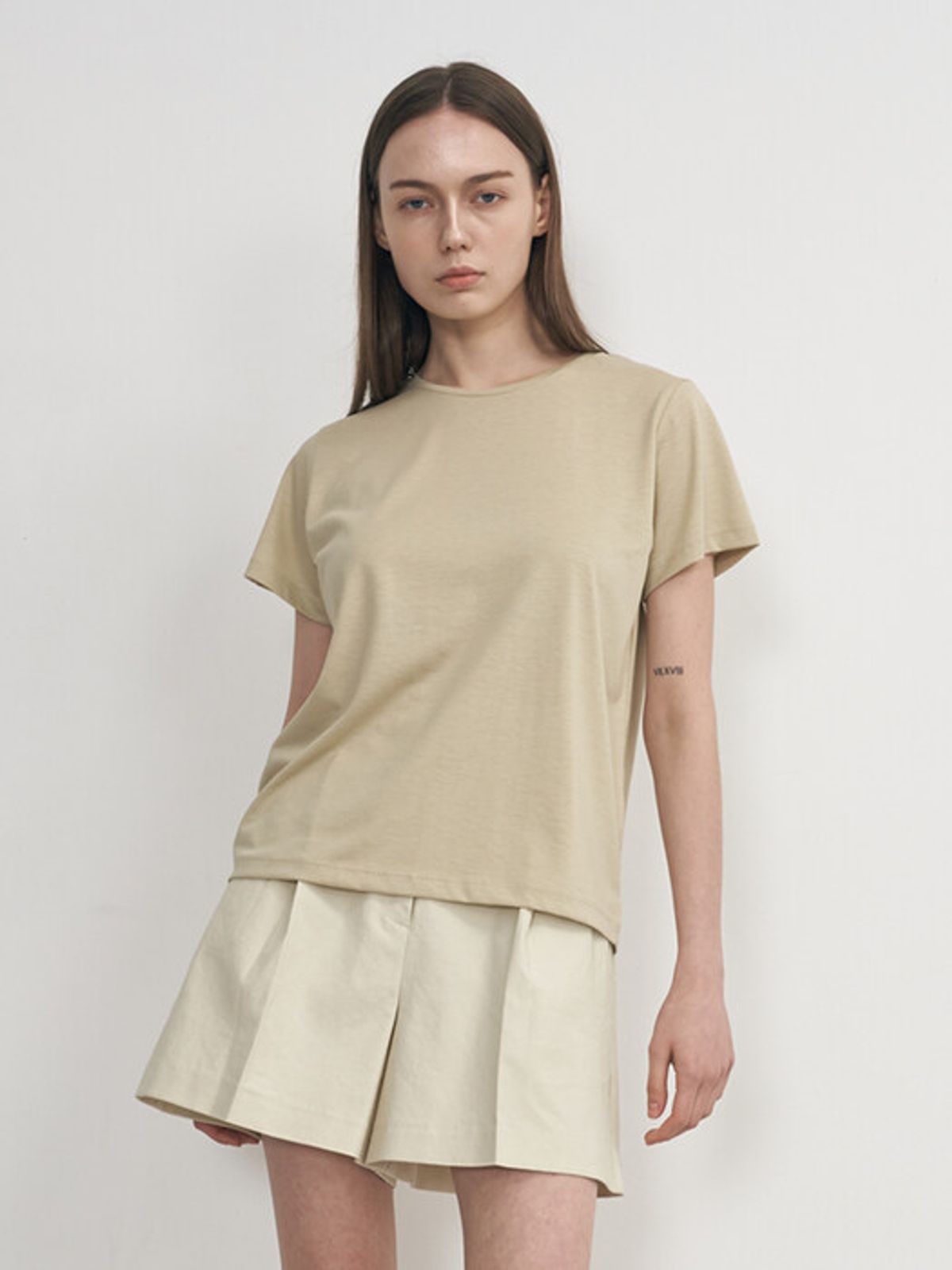 네벨에브리웨어(NEBELEVERYWEAR) SILK BASIC TEE_OLIVE BEIGE