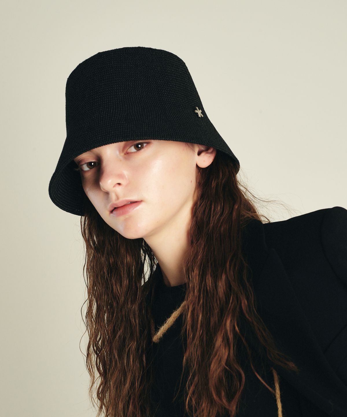 엘케블룸(ELKE BLOEM) VENICE BLACK BUCKET HAT