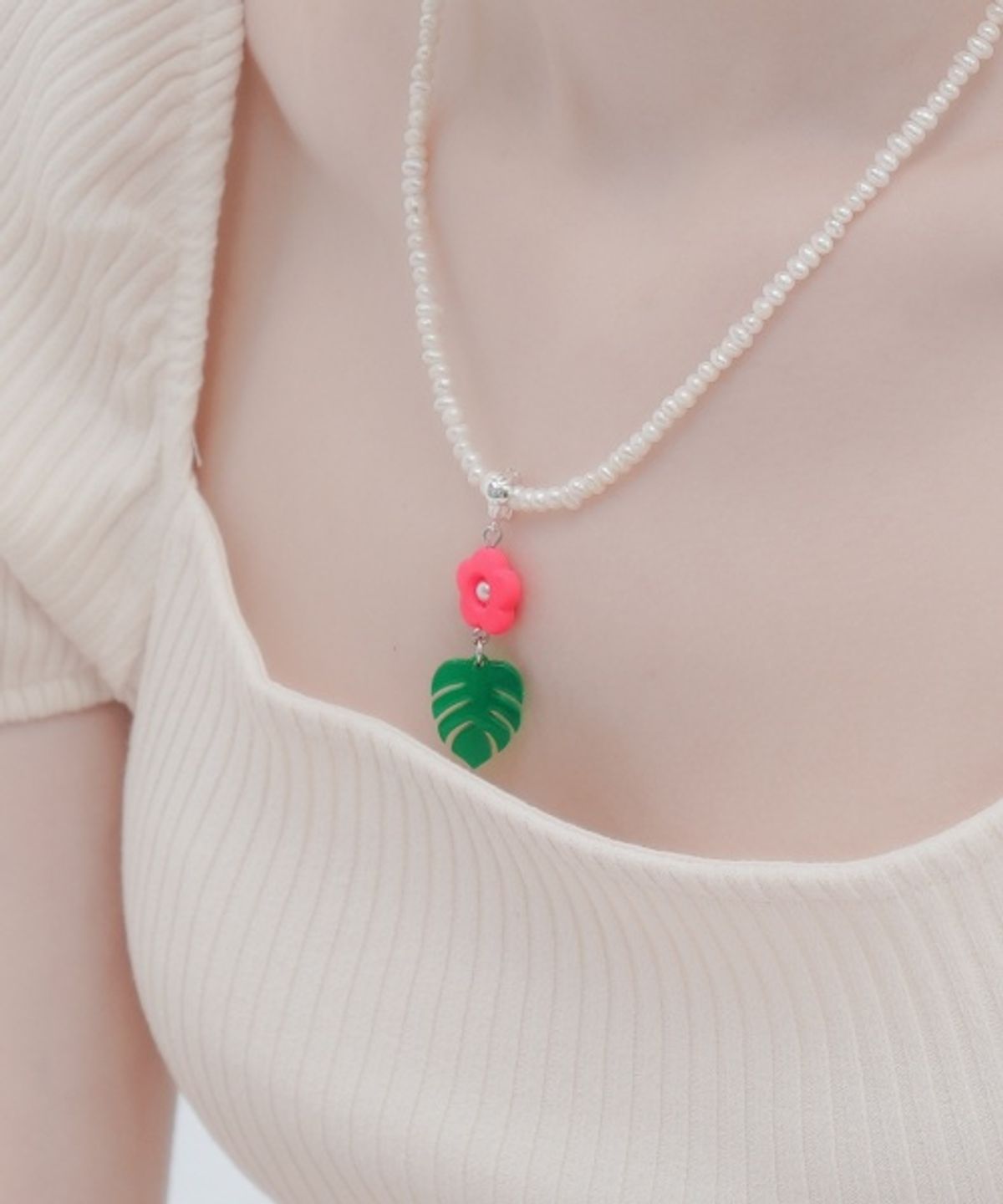 봉보(BONBEAU) Kitsch color acrylic flower drop pendant 키치 컬러 아크릴 꽃 나뭇잎 드롭 펜던트
