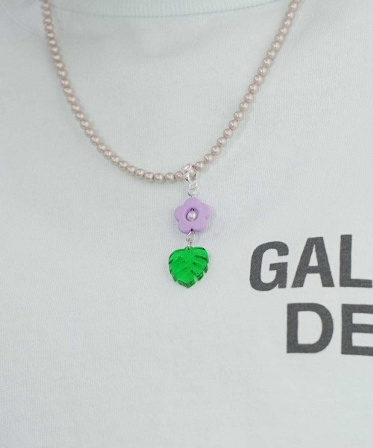 봉보(BONBEAU) Kitsch color acrylic flower drop pendant 키치 컬러 아크릴 꽃 나뭇잎 드롭 펜던트