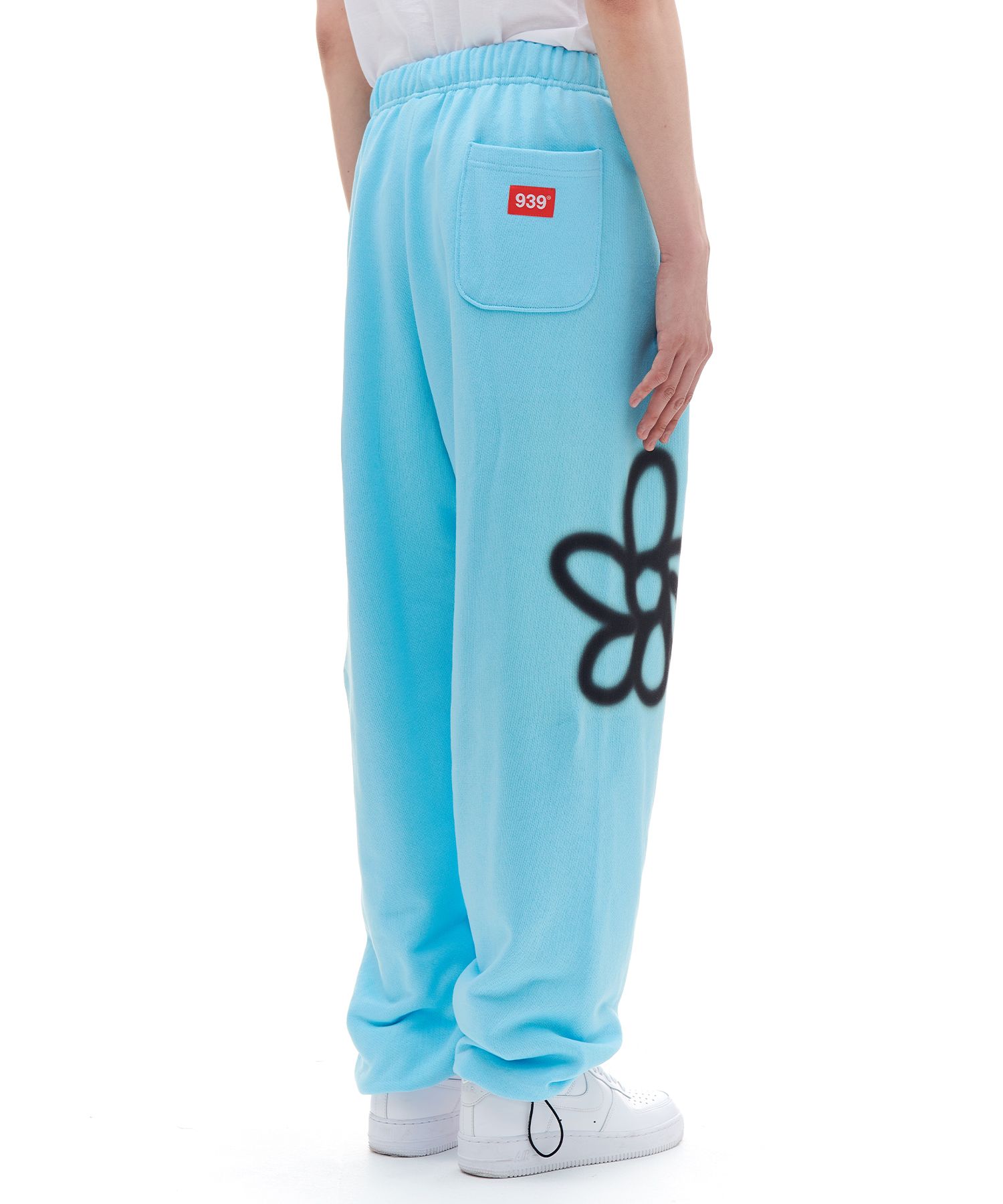 【ARCHIVE BOLD】939 DAISY SWEAT PANTS 939 DAISY SWEAT PANTS (BLACK) - ARCHIVE BOLD | 60% - Asian