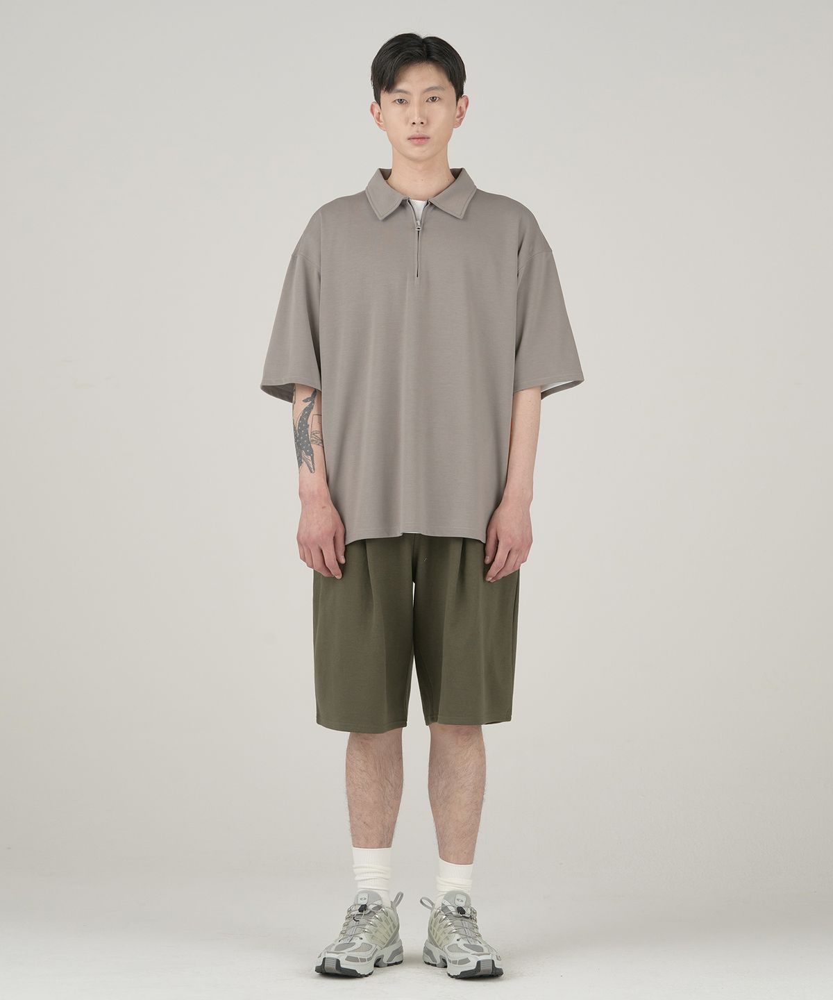 제로(XERO) Deep One Tuck Sweat Shorts [Khaki]