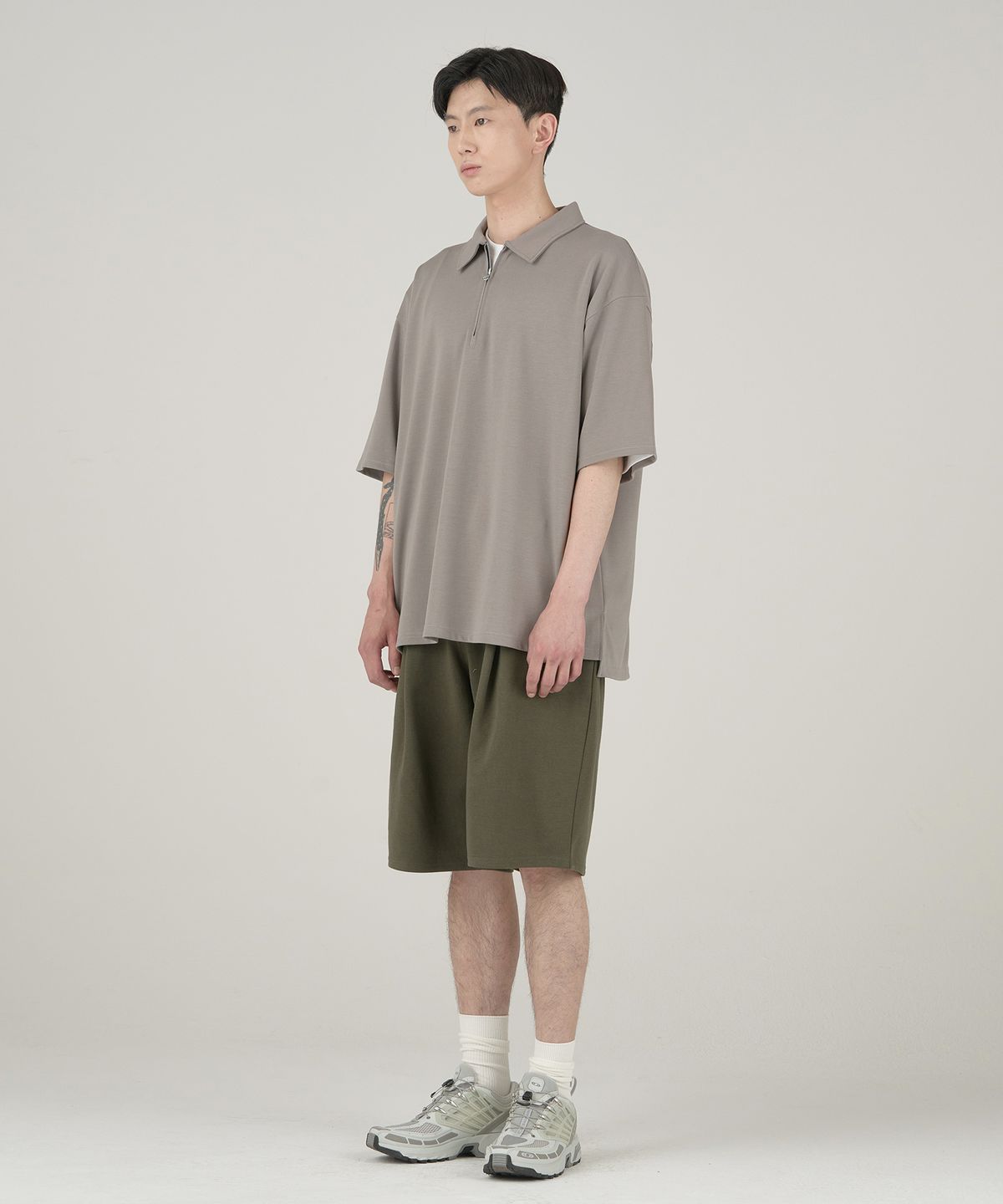 제로(XERO) Deep One Tuck Sweat Shorts [Khaki]