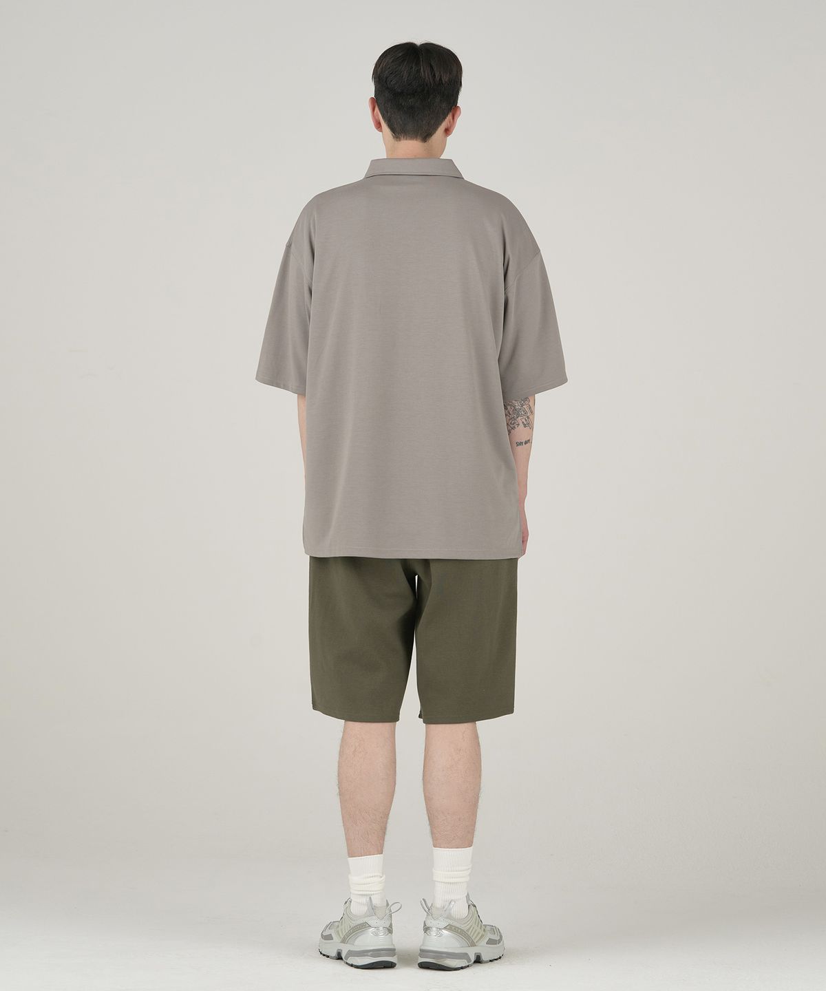 제로(XERO) Deep One Tuck Sweat Shorts [Khaki]