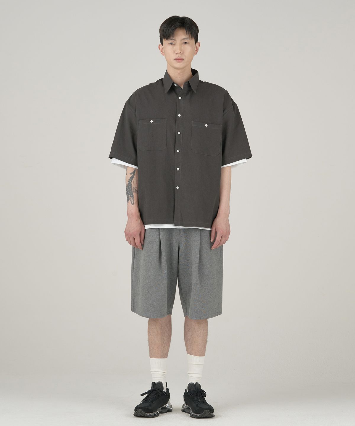제로(XERO) Deep One Tuck Sweat Shorts [Charcoal]