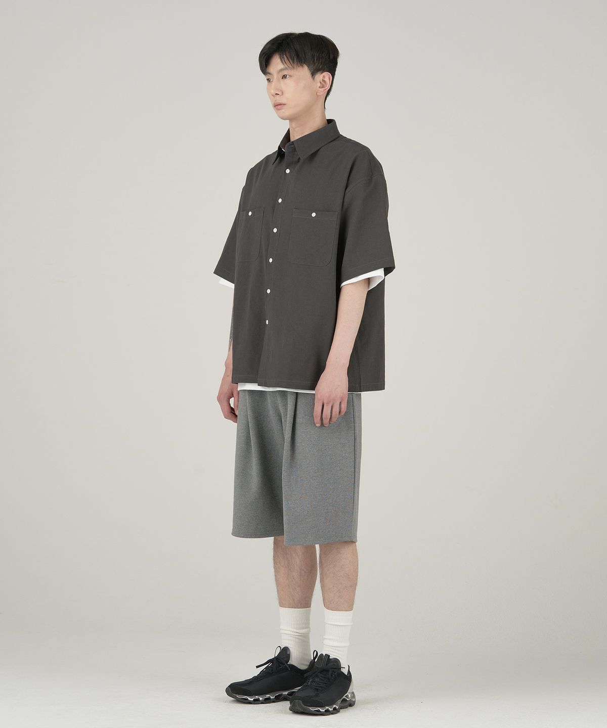 제로(XERO) Deep One Tuck Sweat Shorts [Charcoal]
