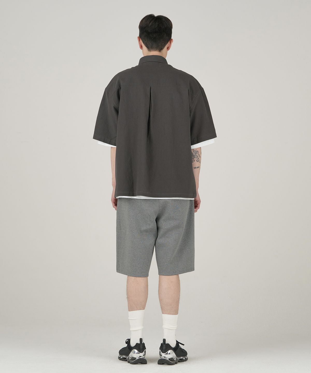 제로(XERO) Deep One Tuck Sweat Shorts [Charcoal]