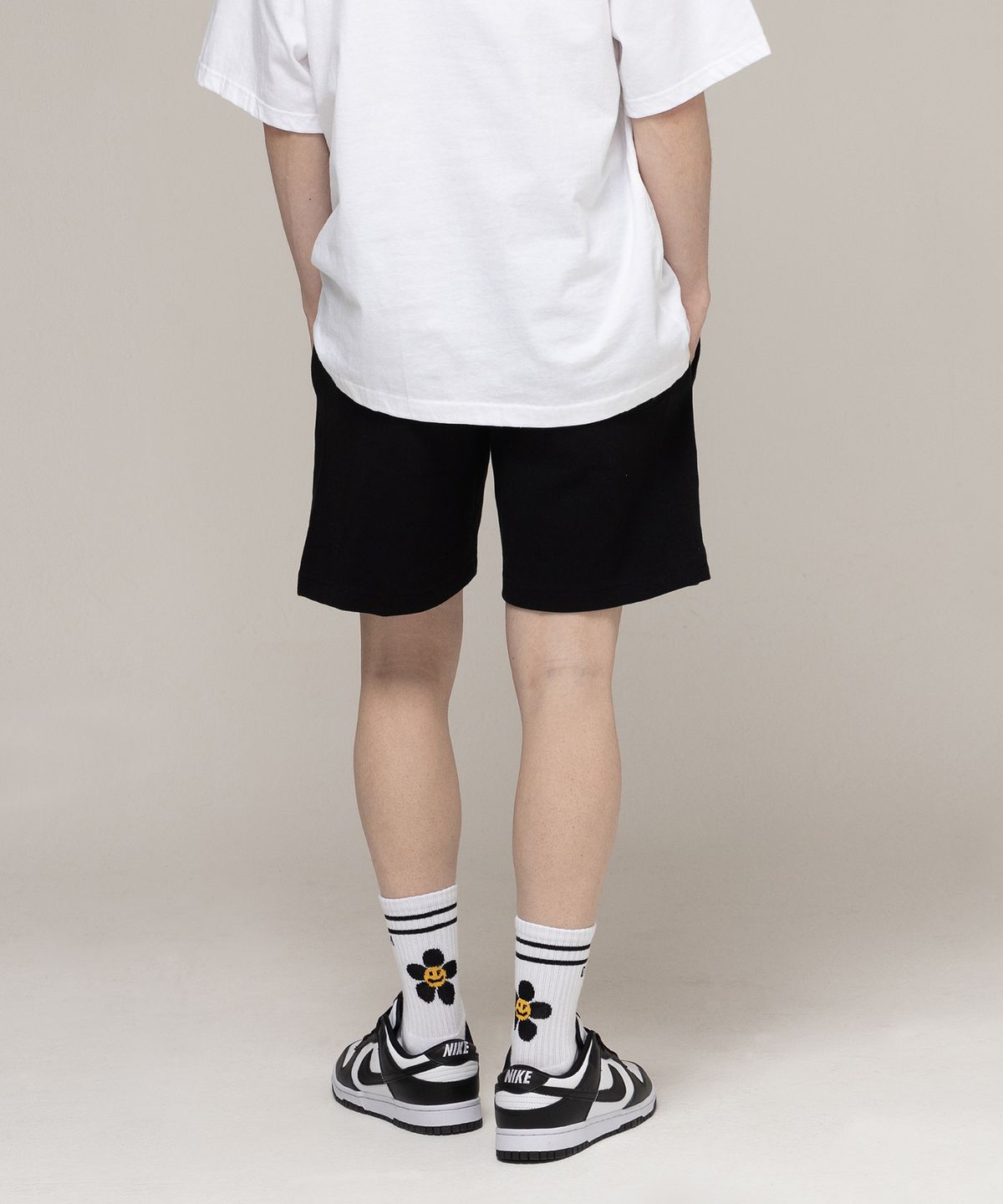 그레이버(GRAVER) [UNISEX]블랙 플라워 스마일 로고 삭스 1팩_화이트