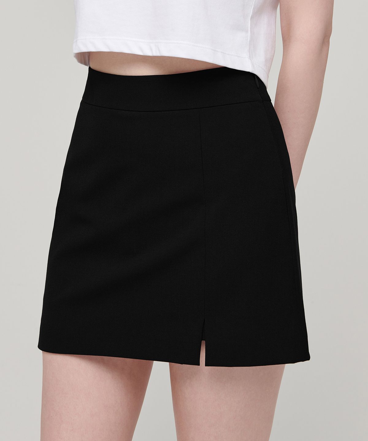 무신사 스탠다드 우먼(MUSINSA STANDARD WOMAN) 우먼즈 슬릿 미니 스코츠 [블랙]