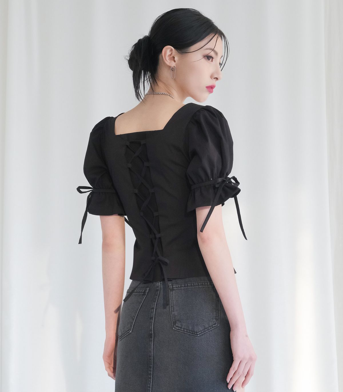 어반드레스(AVANDRESS) Rococo square neck blouse BLACK