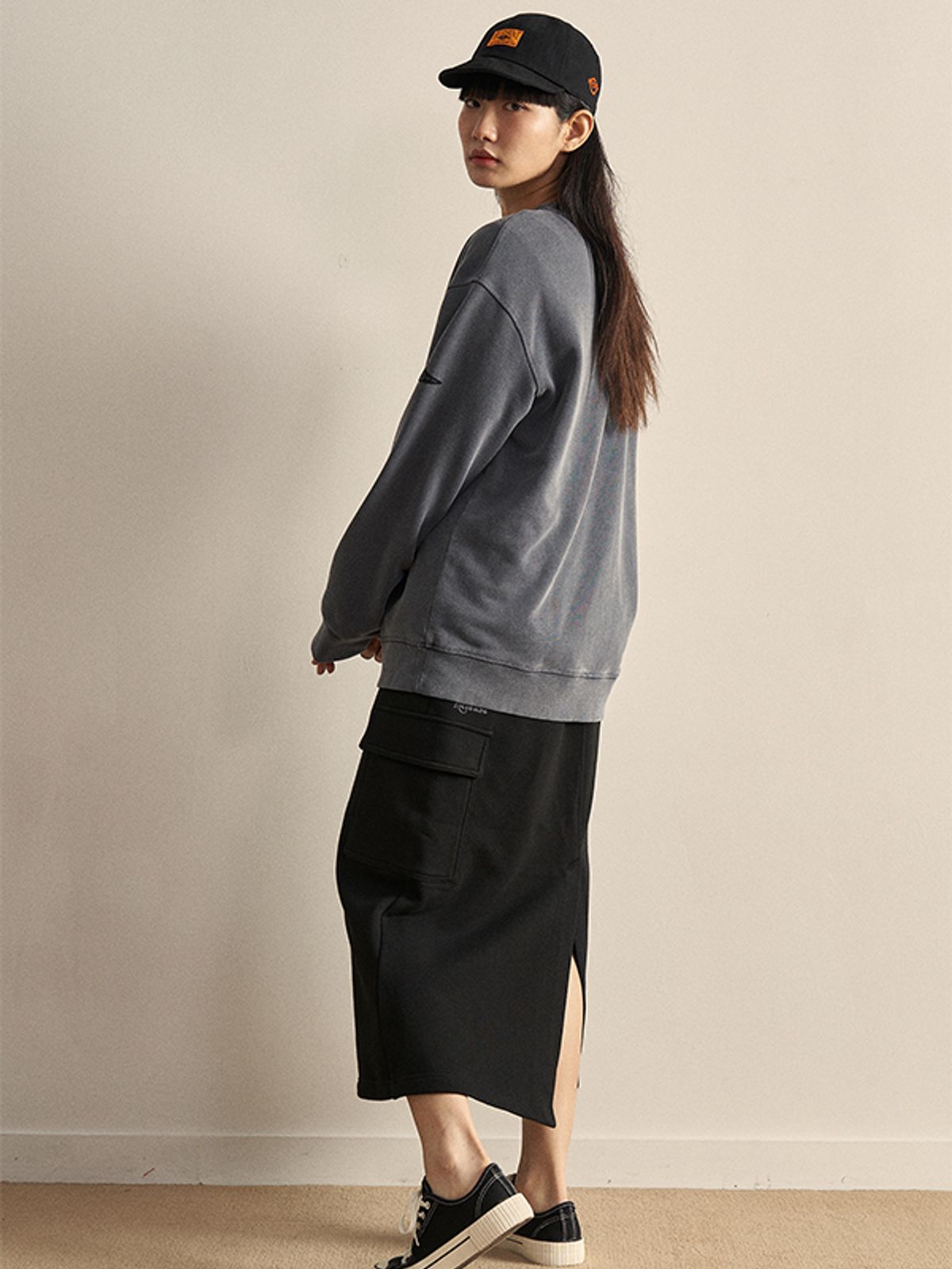힐리먼트(HELEMENT) 여성 포켓 스웻스커트 (Black)