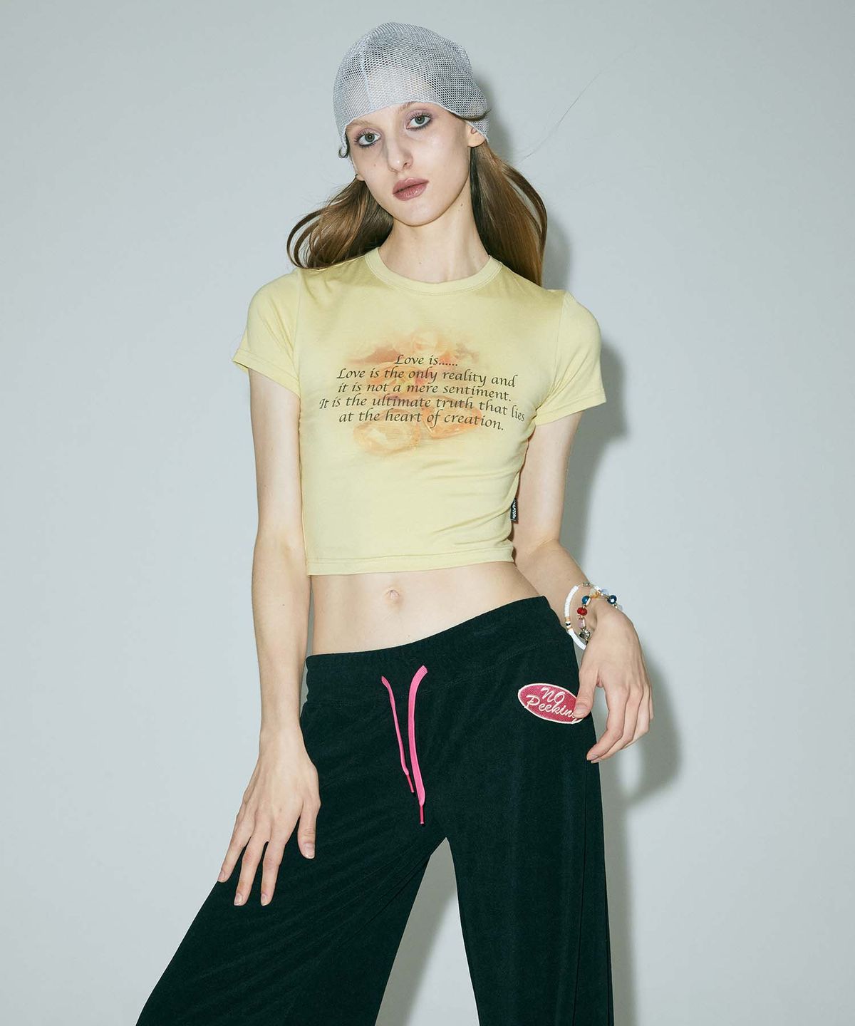 스컬프터(SCULPTOR) Cheesy Words Crop Top Eggshell