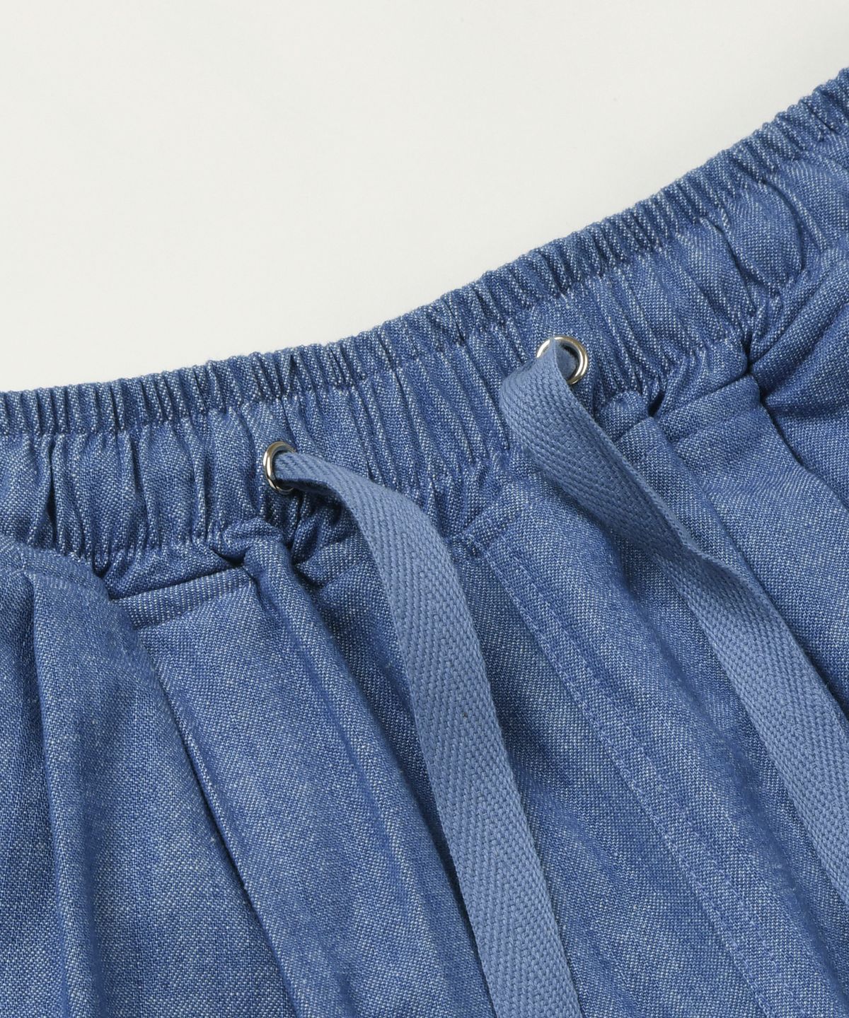 프리즘웍스(FRIZMWORKS) DENIM ARMY TWO TUCK RELAXED PANTS _ LIGHT BLUE