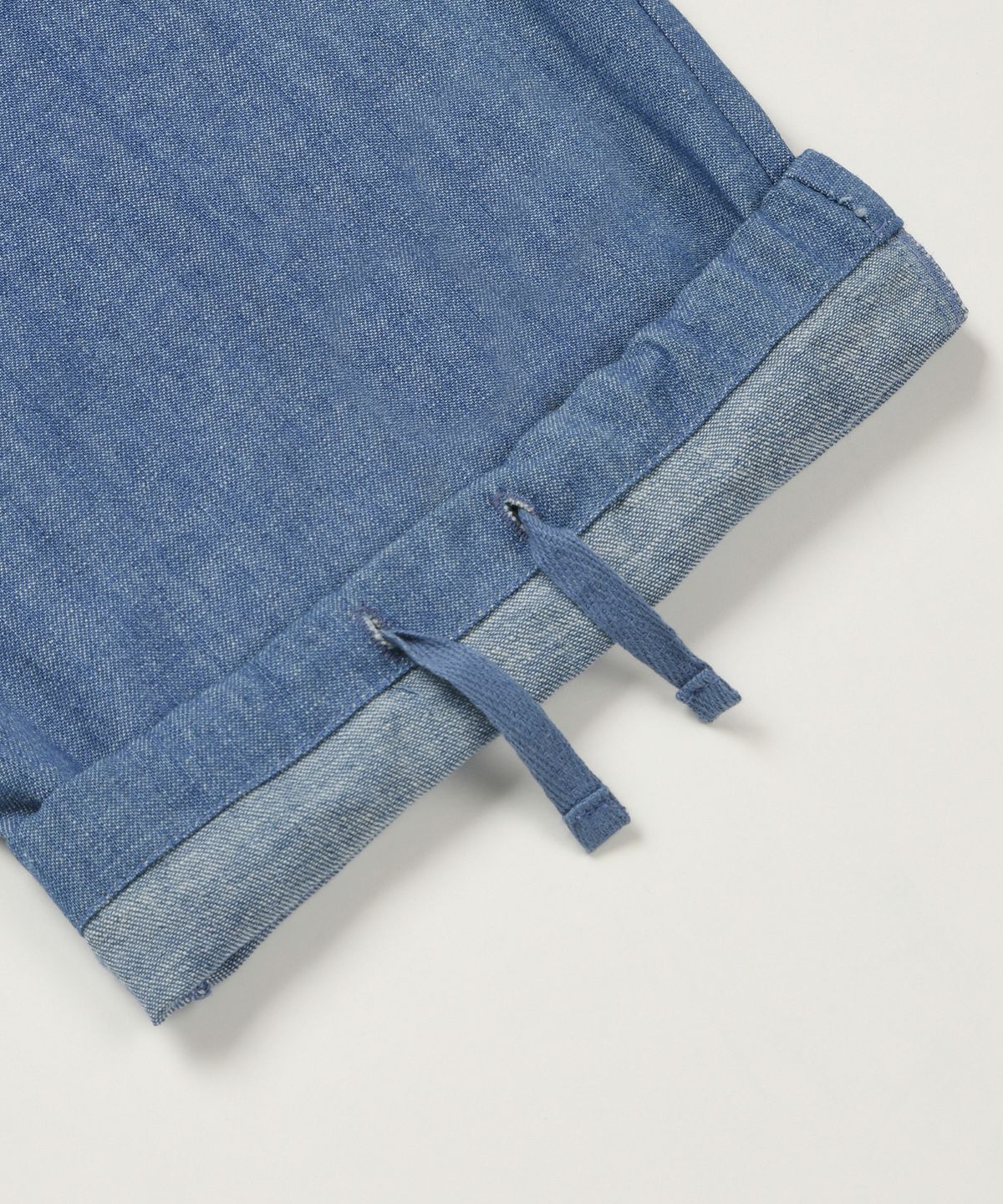 프리즘웍스(FRIZMWORKS) DENIM ARMY TWO TUCK RELAXED PANTS _ LIGHT BLUE