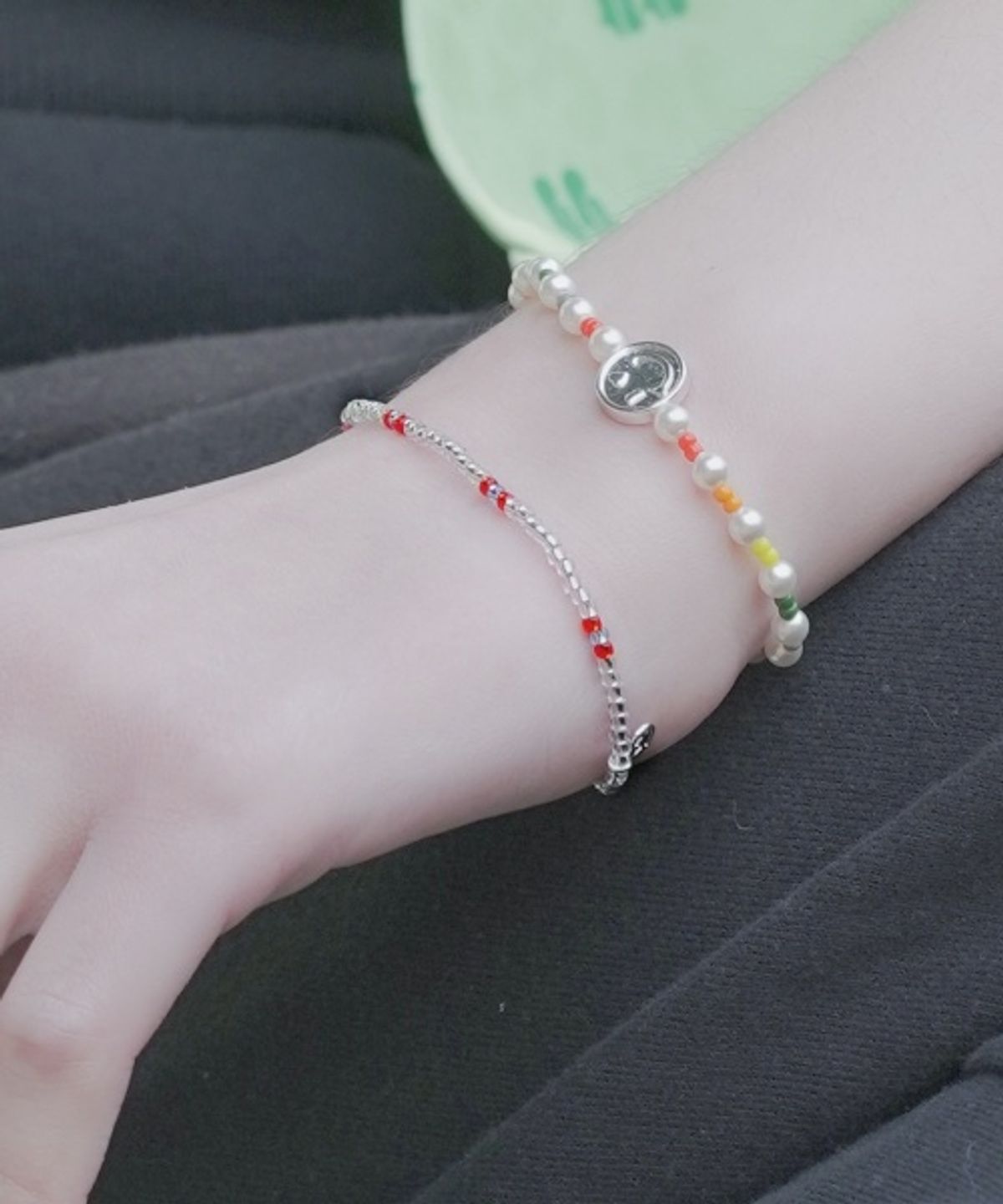 봉보(BONBEAU) Mini smile charm clear color beads Bracelet 미니 스마일 참 투명 컬러 비즈 팔찌