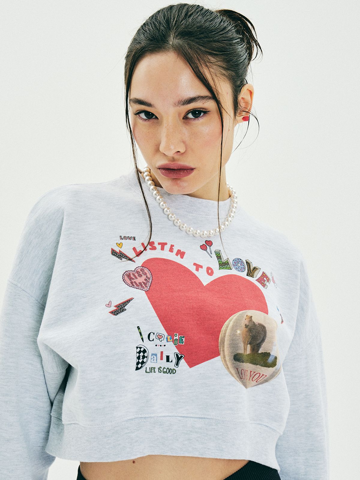 에즈이프 캘리(ASIF CALIE) HEART HEART CROP SWEATSHIRT WHITE MELANGE