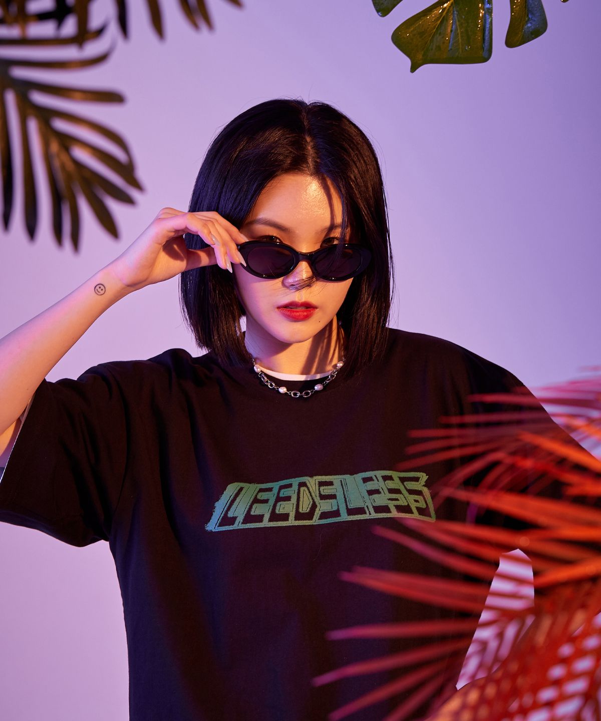 리즈리스(LEEDSLESS) leedsless Vapor Wave logo T-shirt 리즈리스 베이퍼웨이브 로고 티셔츠 [black]
