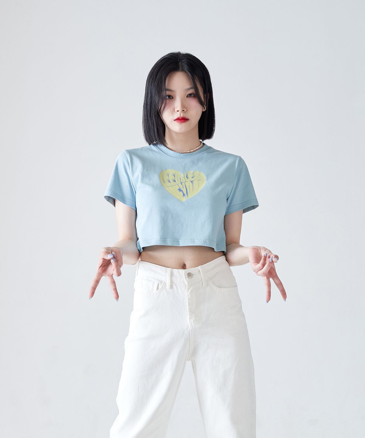 리즈리스(LEEDSLESS) leedsless heart Emoji crop-shirt 리즈리스 하트이모지 크롭티 [sky blue]