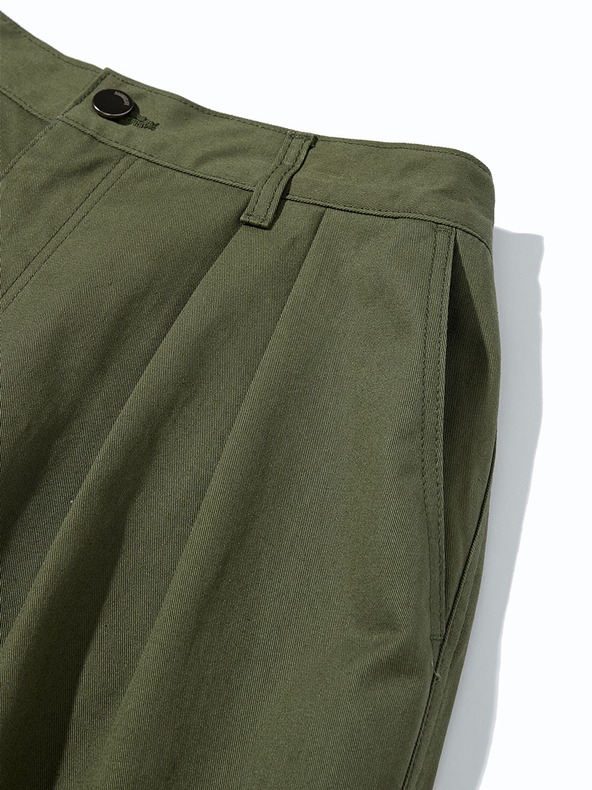 사운즈라이프(SOUNDSLIFE) Steady Balloon Two-Tuck Shorts Khaki