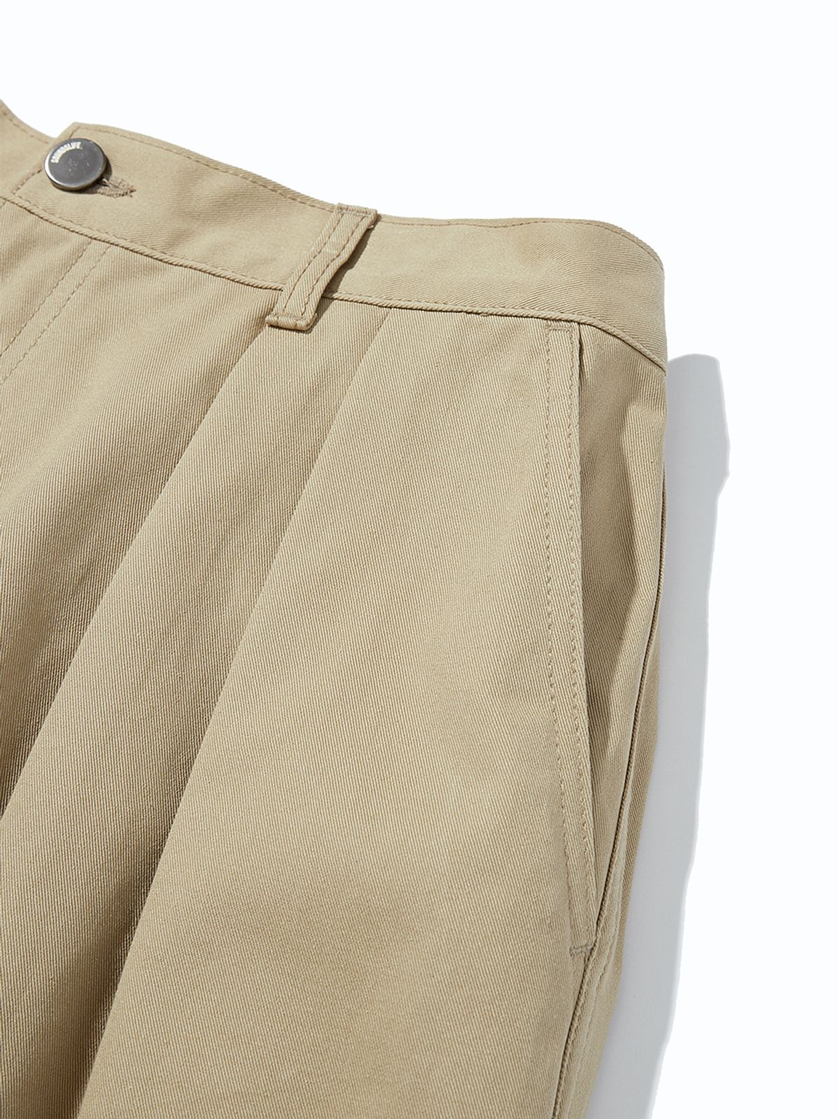 사운즈라이프(SOUNDSLIFE) Steady Balloon Two-Tuck Shorts Beige