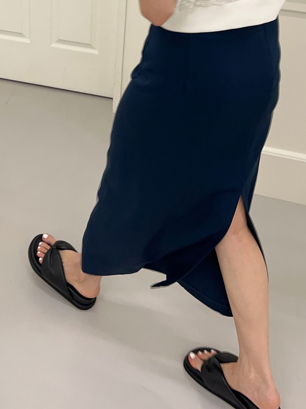 인더스타(INTHESTAR) IS_221351 Padded Ribbon Sliders (Black)