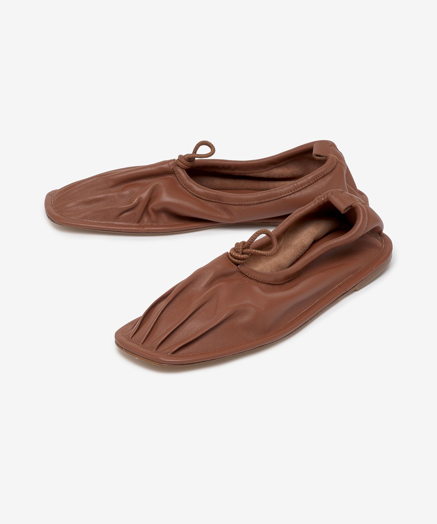 ◆HEREU◆ Puntera Flat Shoes Chestnut WFR21PUNT003CHESTNUT W PUNTERA - Pleated-Toe Pump – Hereu Studio