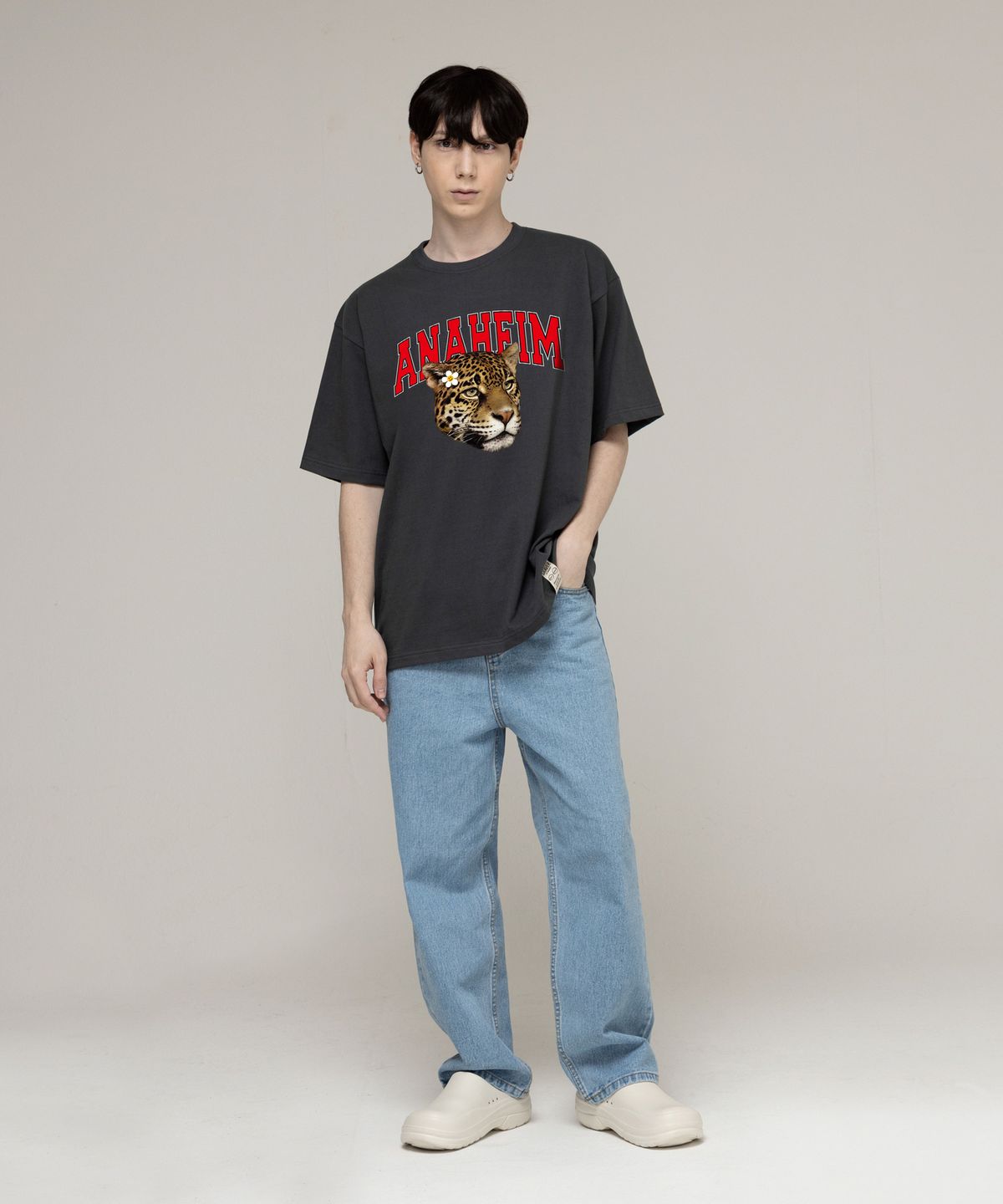 그레이버(GRAVER) [UNISEX]에너하임 리얼 레오파드 반팔티_차콜