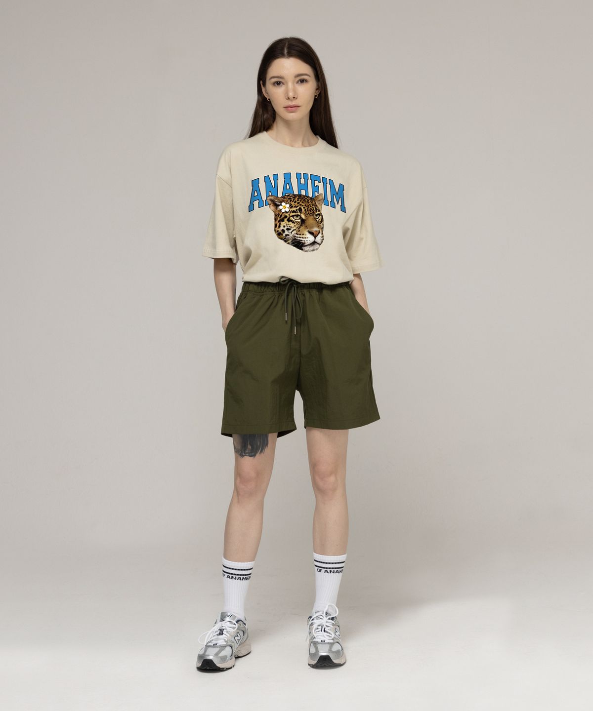 그레이버(GRAVER) [UNISEX]에너하임 리얼 레오파드 반팔티_샌드 베이지