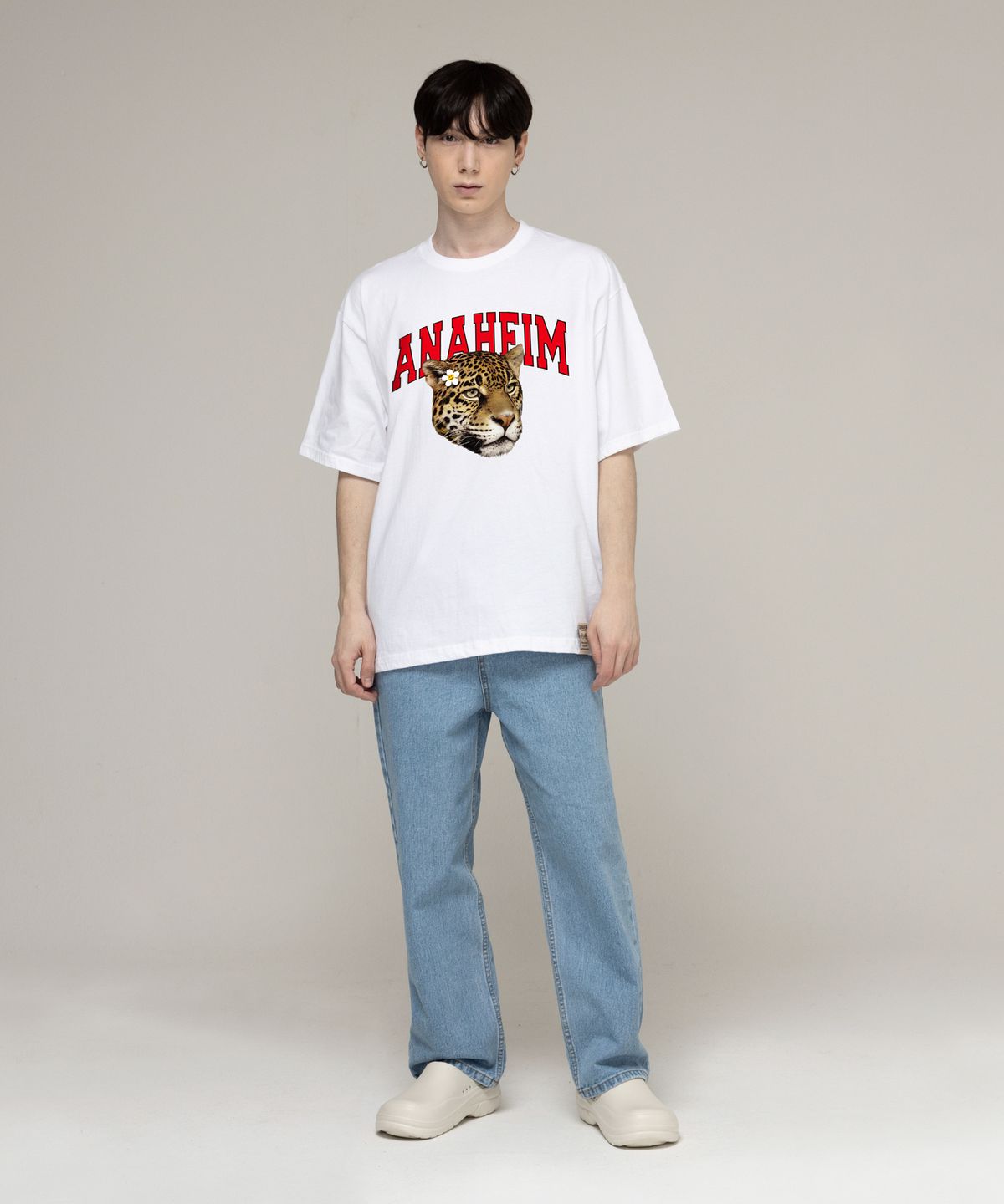 그레이버(GRAVER) [UNISEX]에너하임 리얼 레오파드 반팔티_화이트