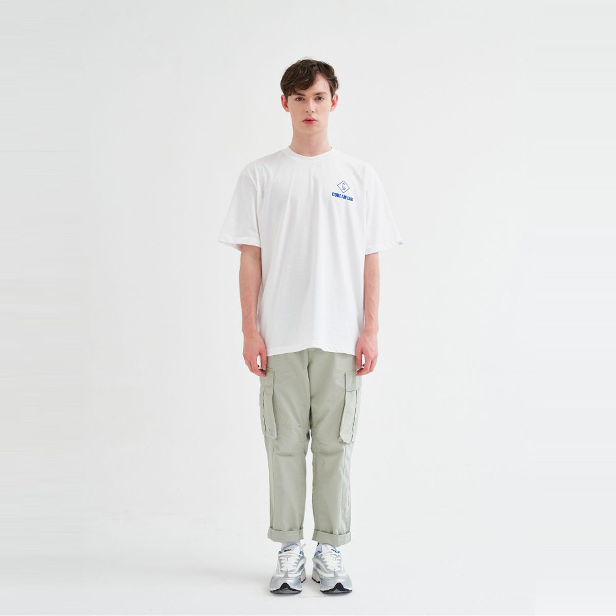 코드아이엠(CODE I'M) LAB 로고 프린팅 오버핏 반팔티 화이트