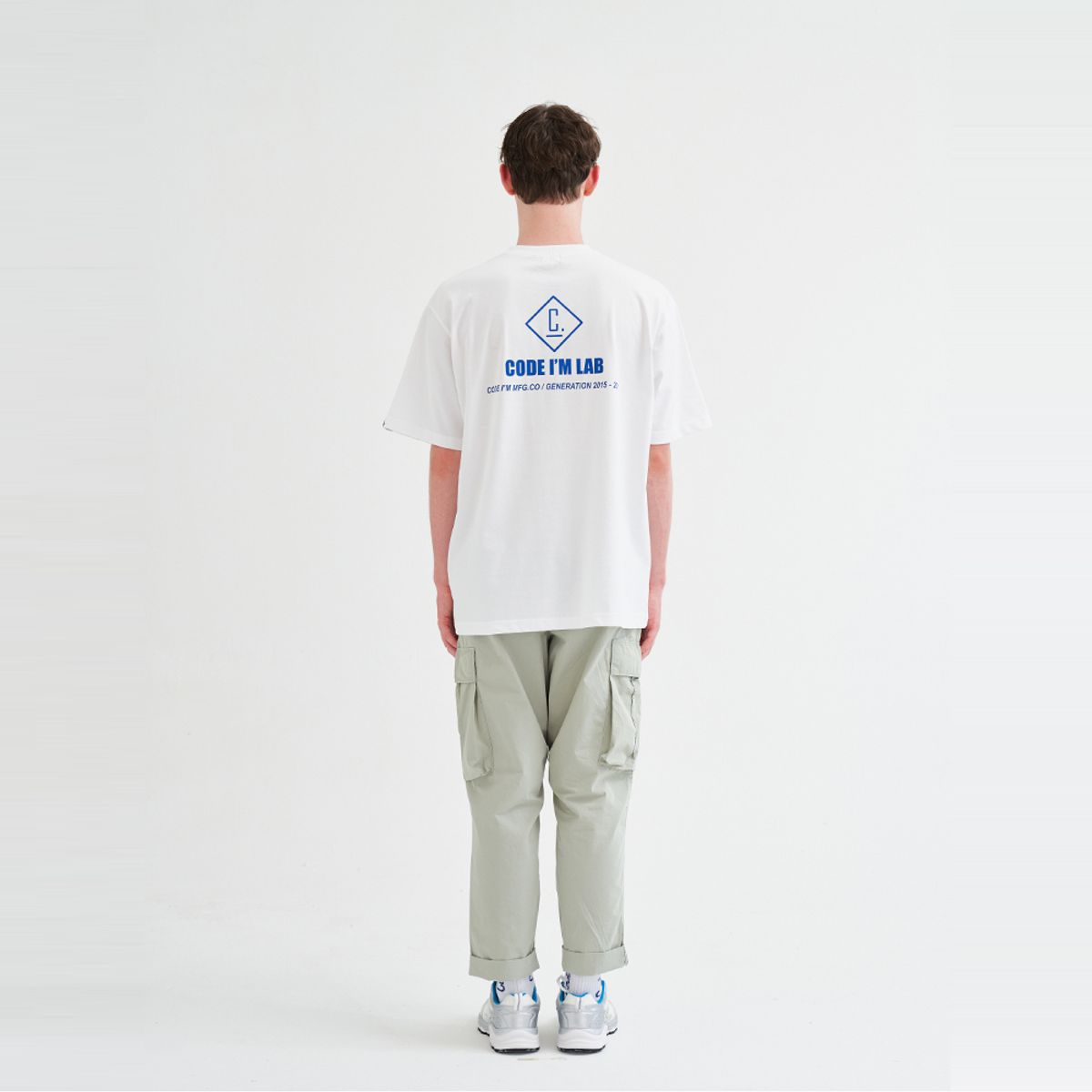 코드아이엠(CODE I'M) LAB 로고 프린팅 오버핏 반팔티 화이트
