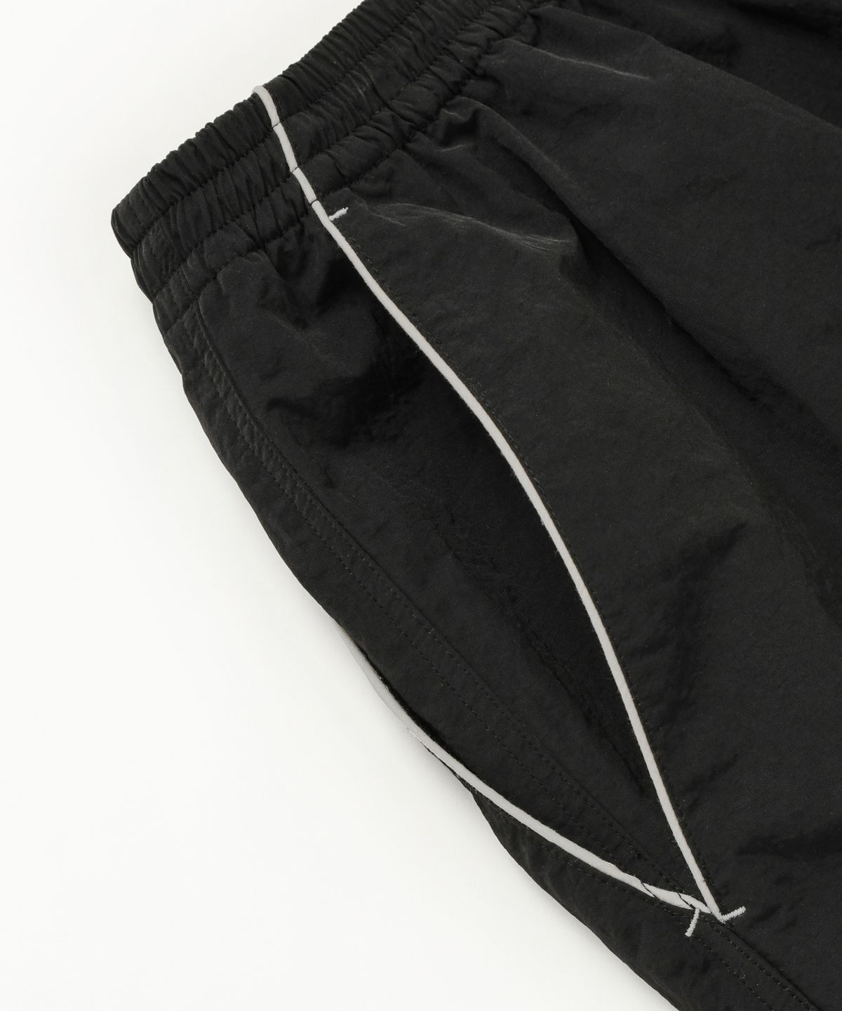 프리즘웍스(FRIZMWORKS) NYLON WINDY SHORTS _ BLACK