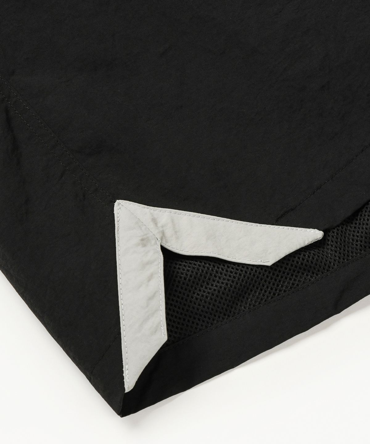 프리즘웍스(FRIZMWORKS) NYLON WINDY SHORTS _ BLACK